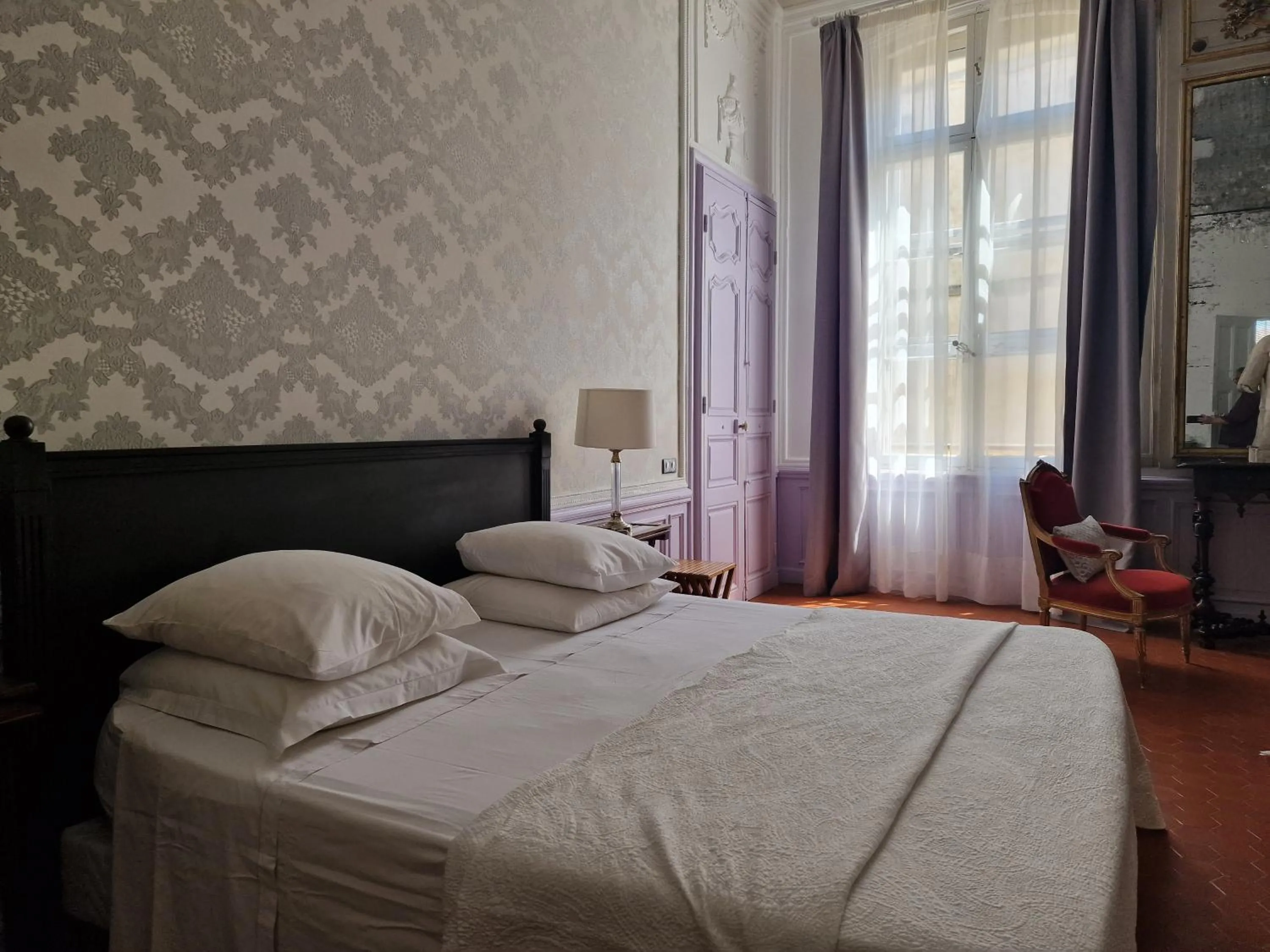 Bed in Palais de Luppé, Chambre d'hôtes