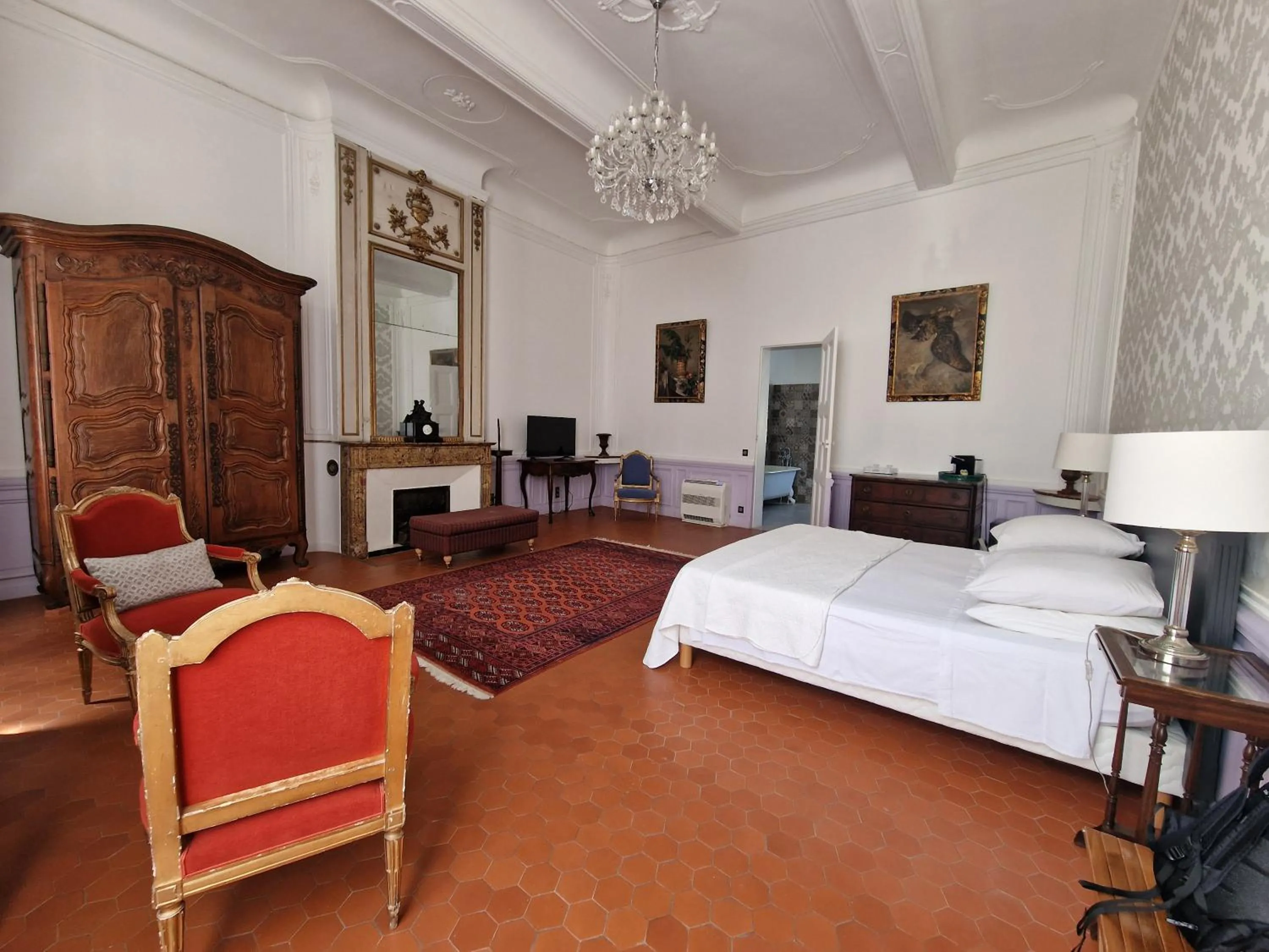 Bed in Palais de Luppé, Chambre d'hôtes