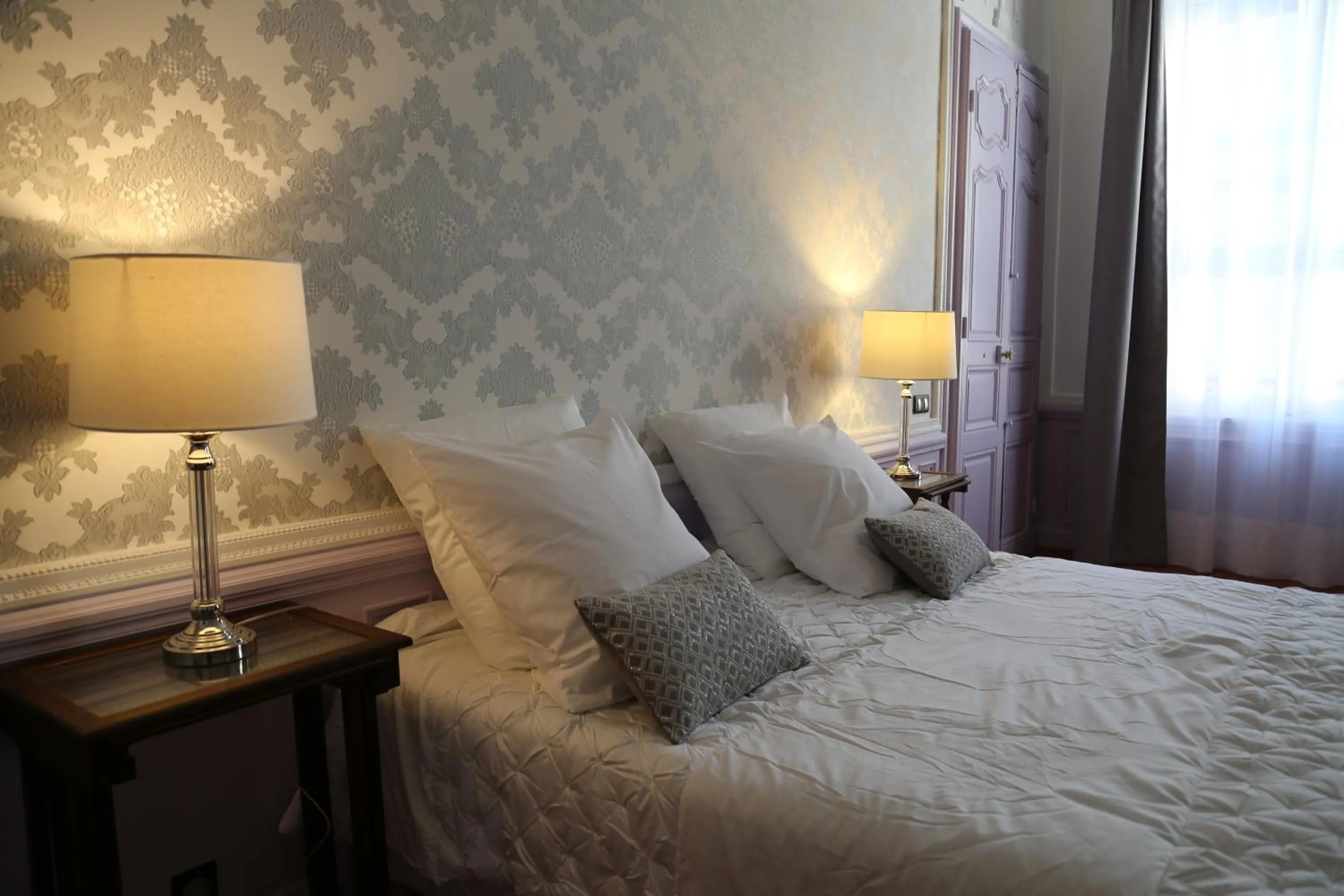Bed in Palais de Luppé, Chambre d'hôtes