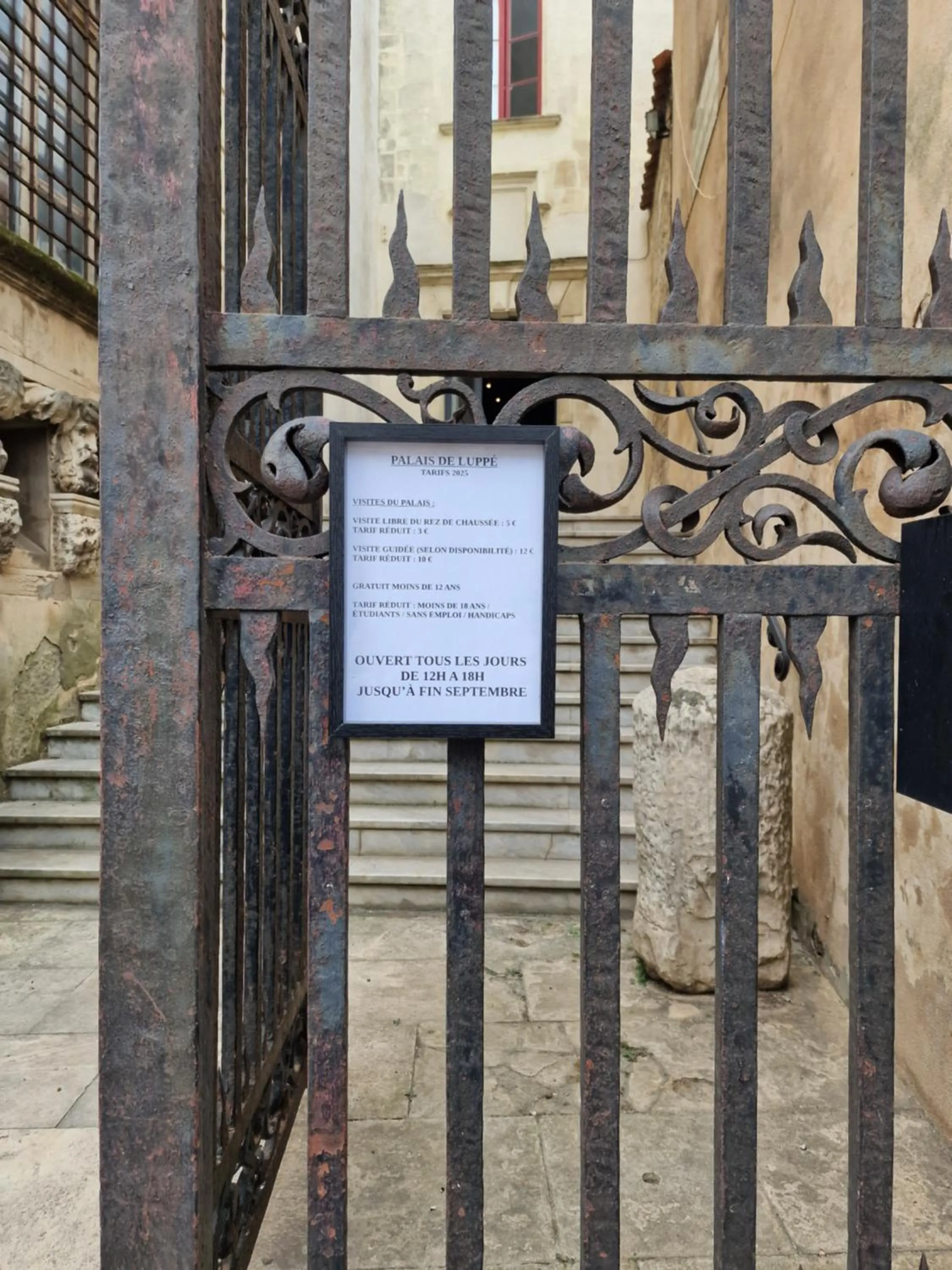 Property building in Palais de Luppé, Chambre d'hôtes