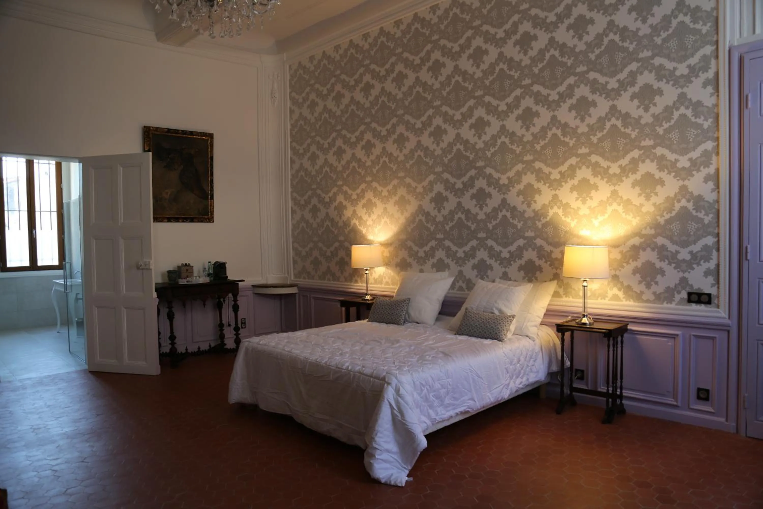 Photo of the whole room, Bed in Palais de Luppé, Chambre d'hôtes