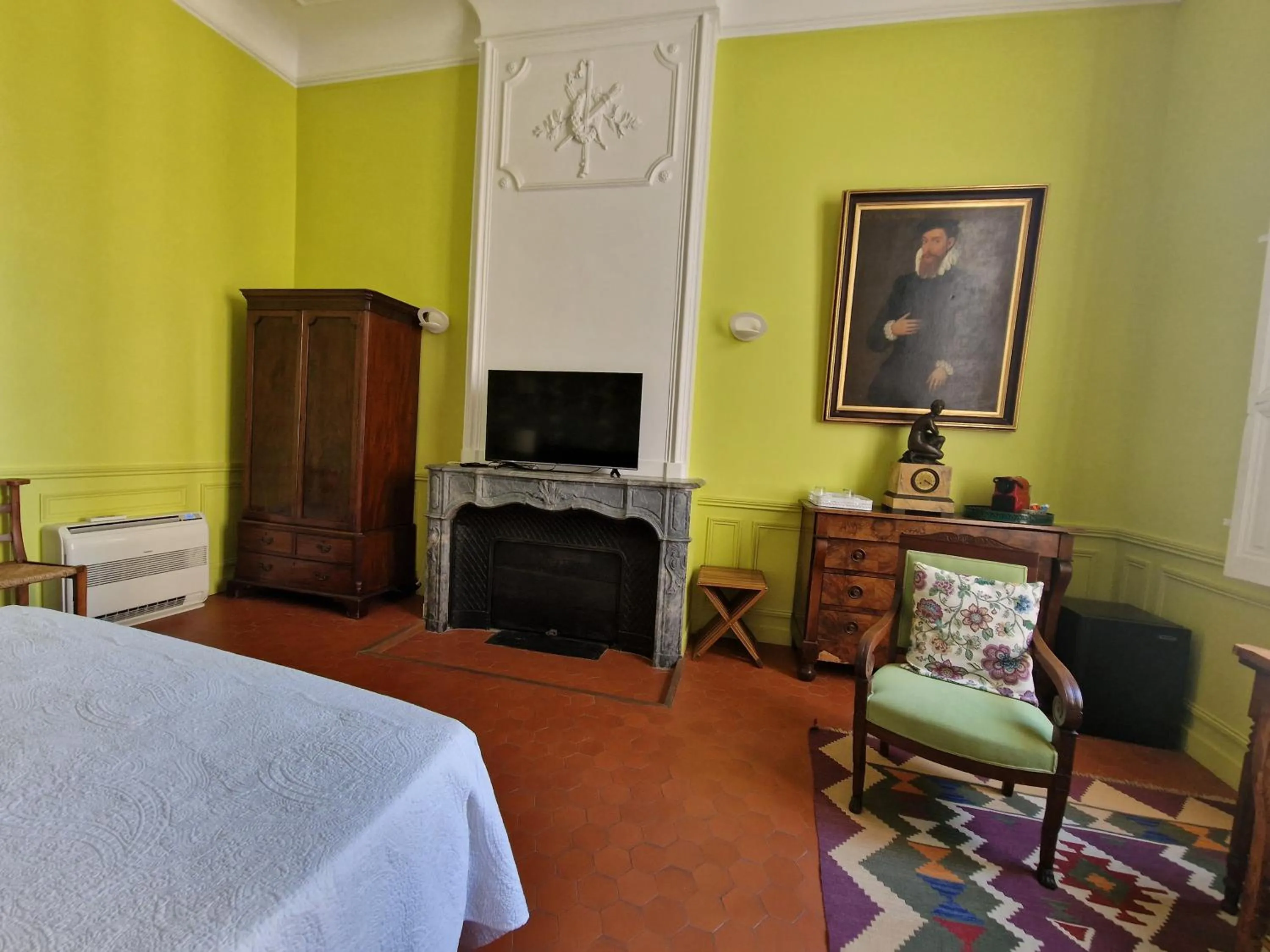 Bed in Palais de Luppé, Chambre d'hôtes