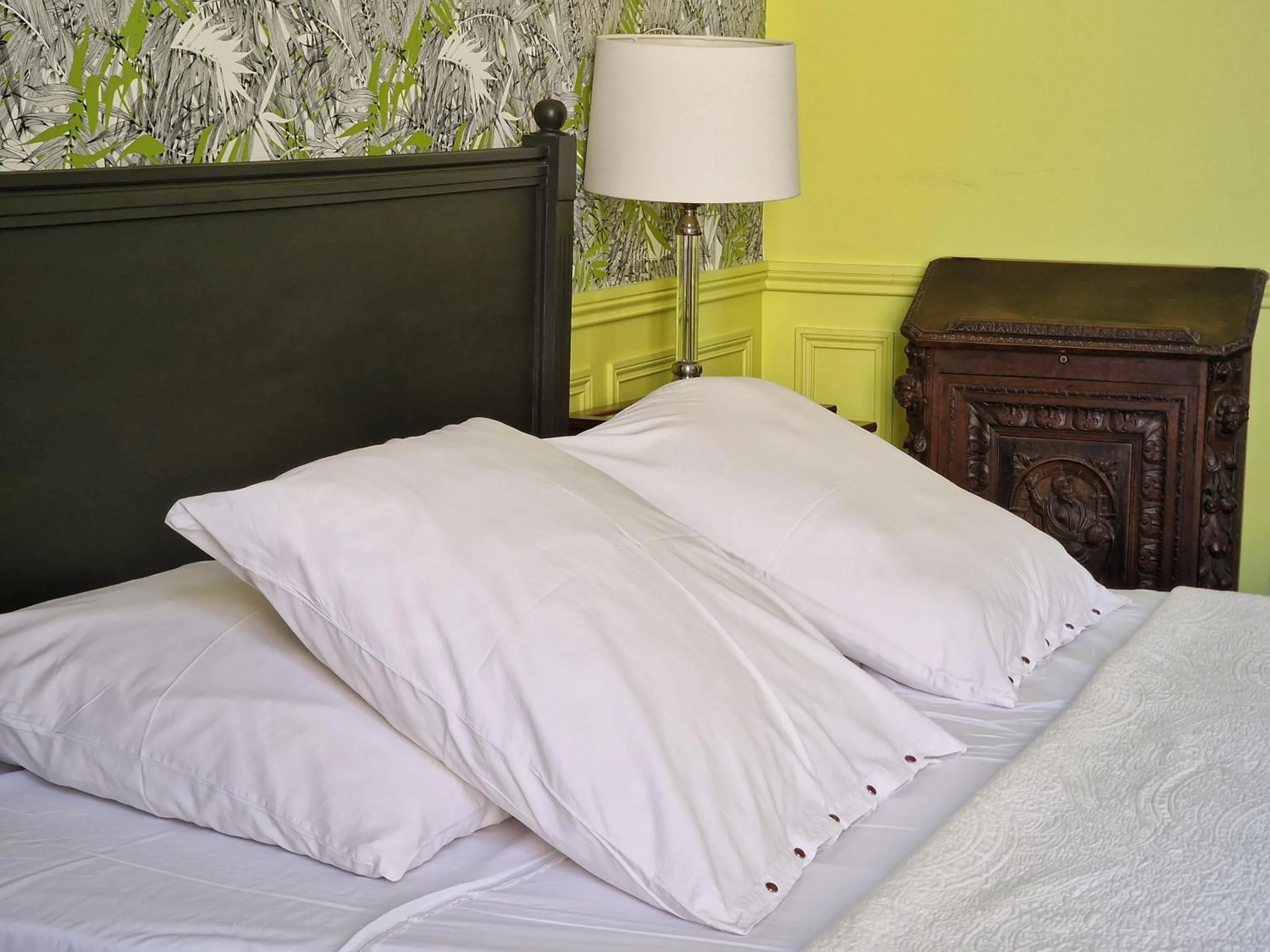 Bed in Palais de Luppé, Chambre d'hôtes