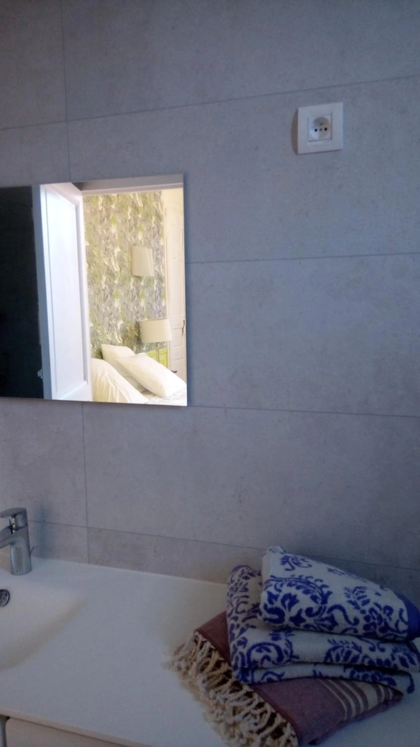 Bathroom in Palais de Luppé, Chambre d'hôtes
