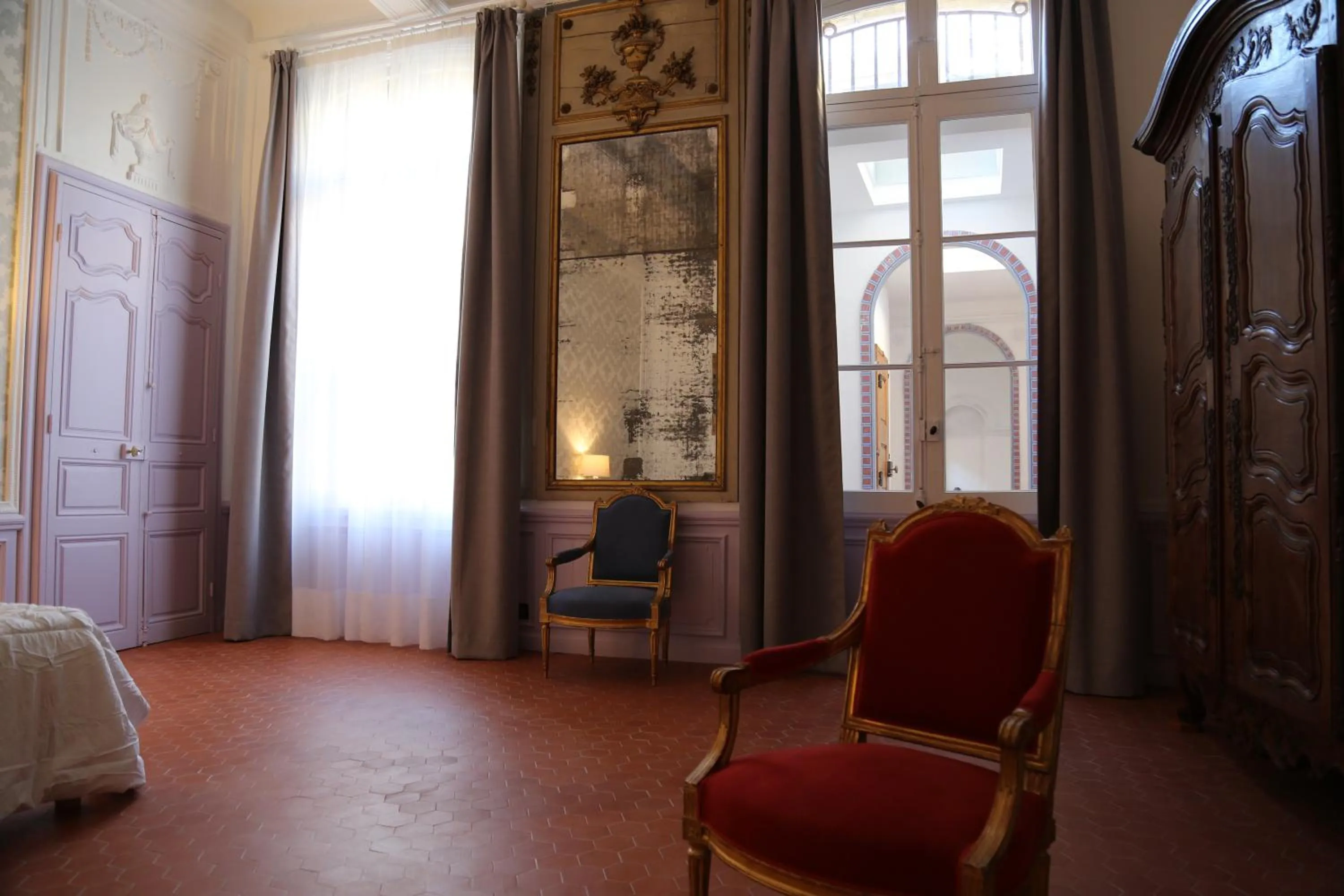 Photo of the whole room in Palais de Luppé, Chambre d'hôtes