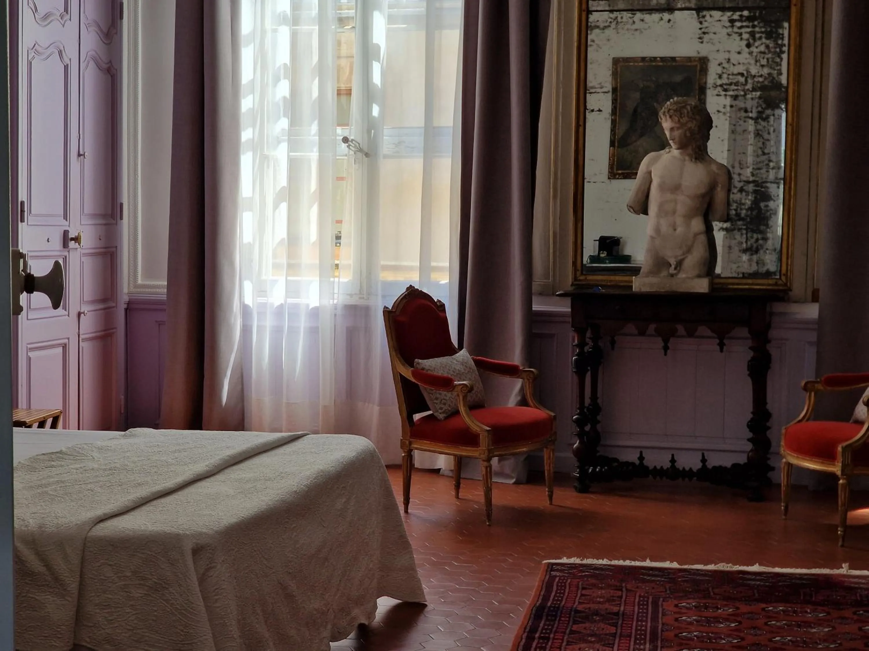 Bed in Palais de Luppé, Chambre d'hôtes