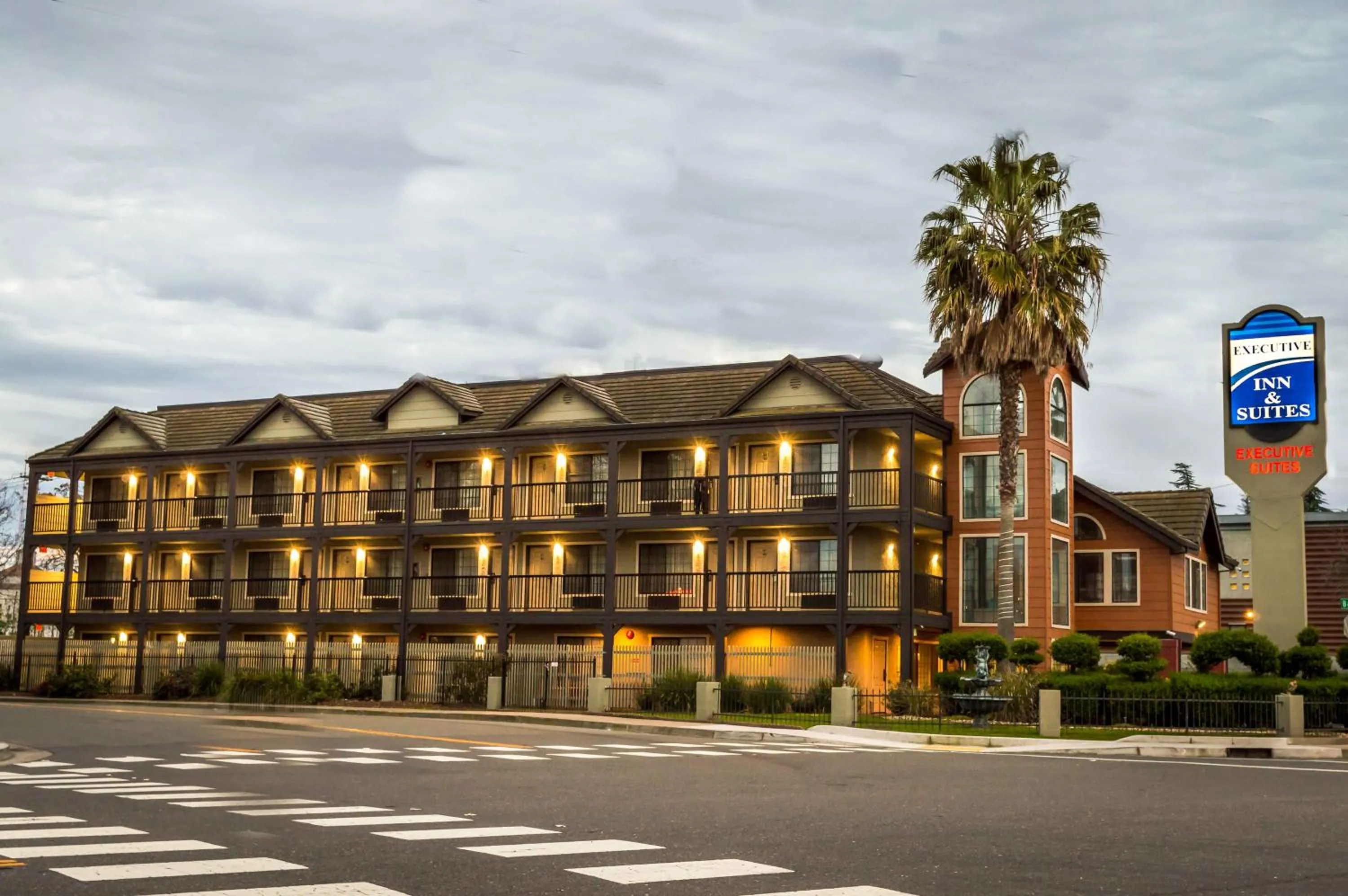 Property building in Executive Inn & Suites Sacramento