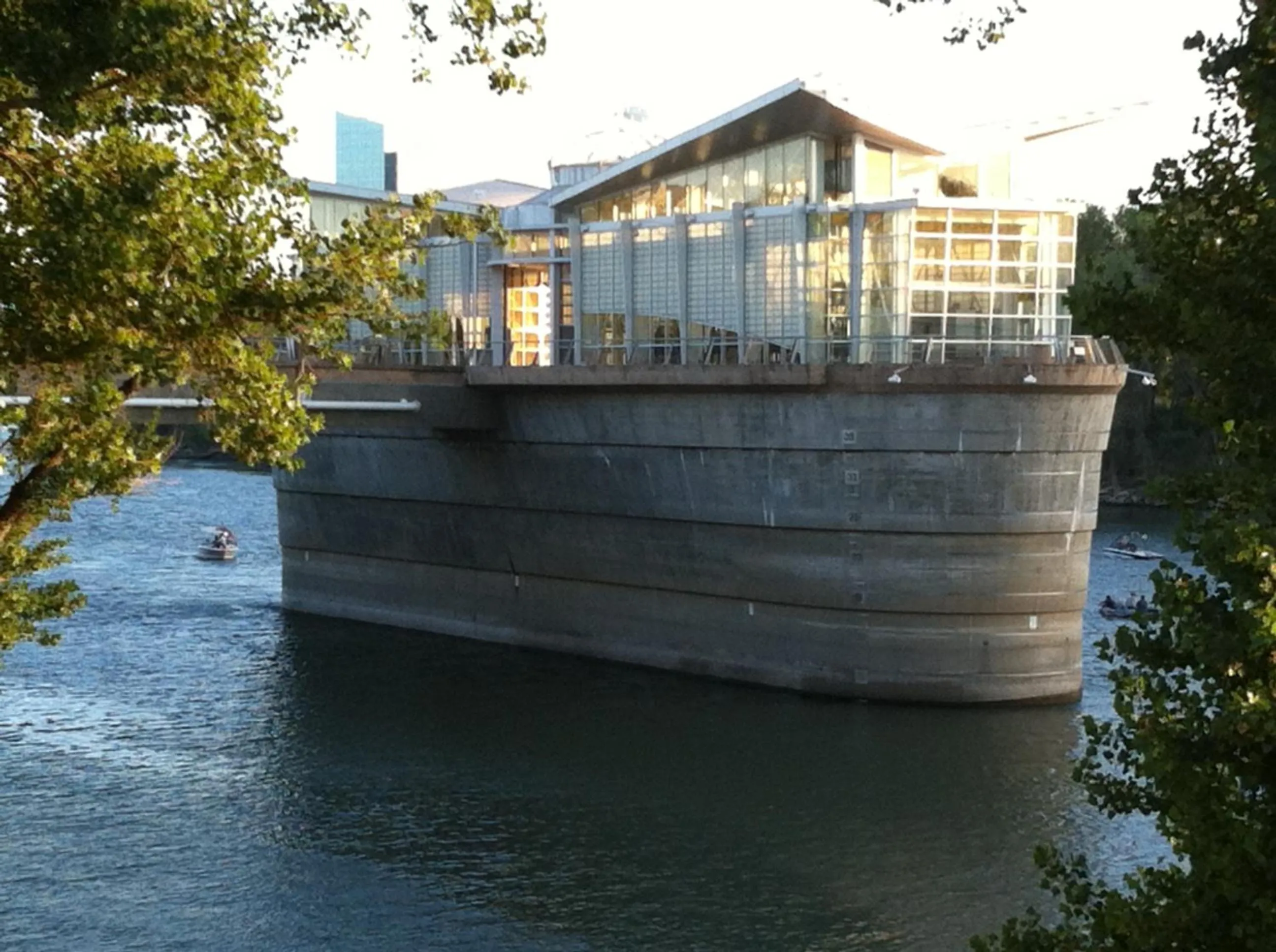 Area and facilities in Executive Inn & Suites Sacramento