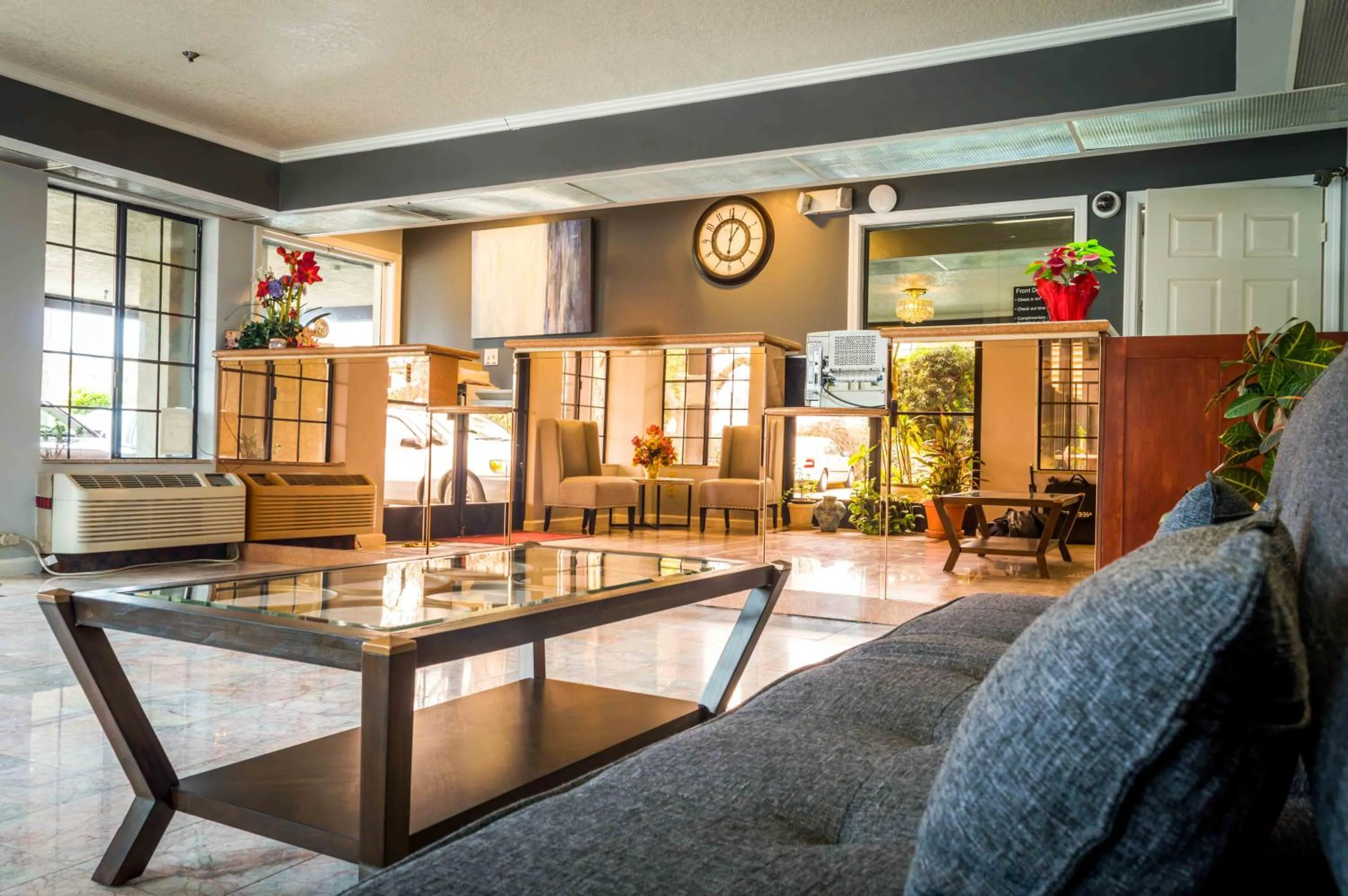 Lobby or reception in Executive Inn & Suites Sacramento