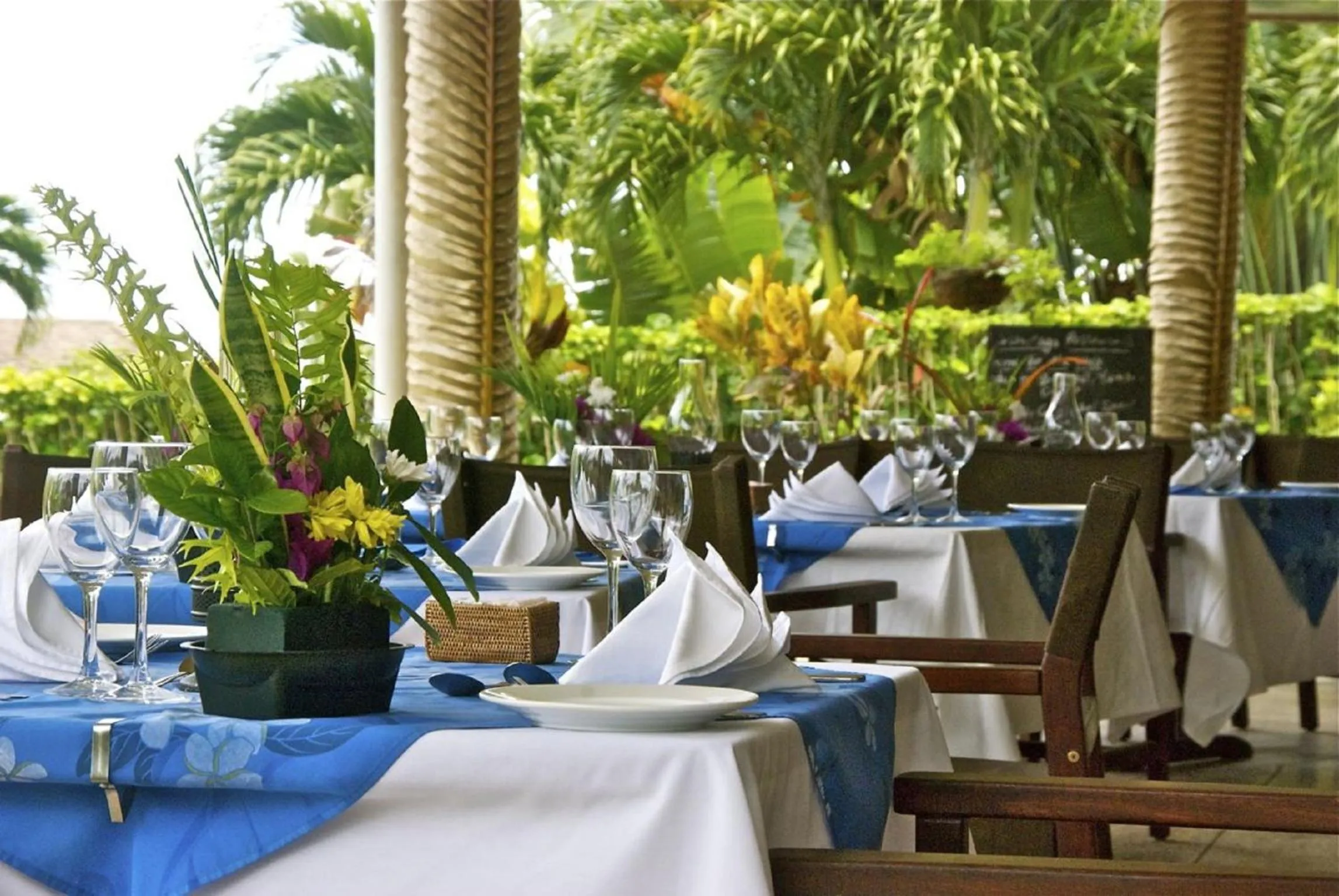 Restaurant/places to eat in Sunset Resort