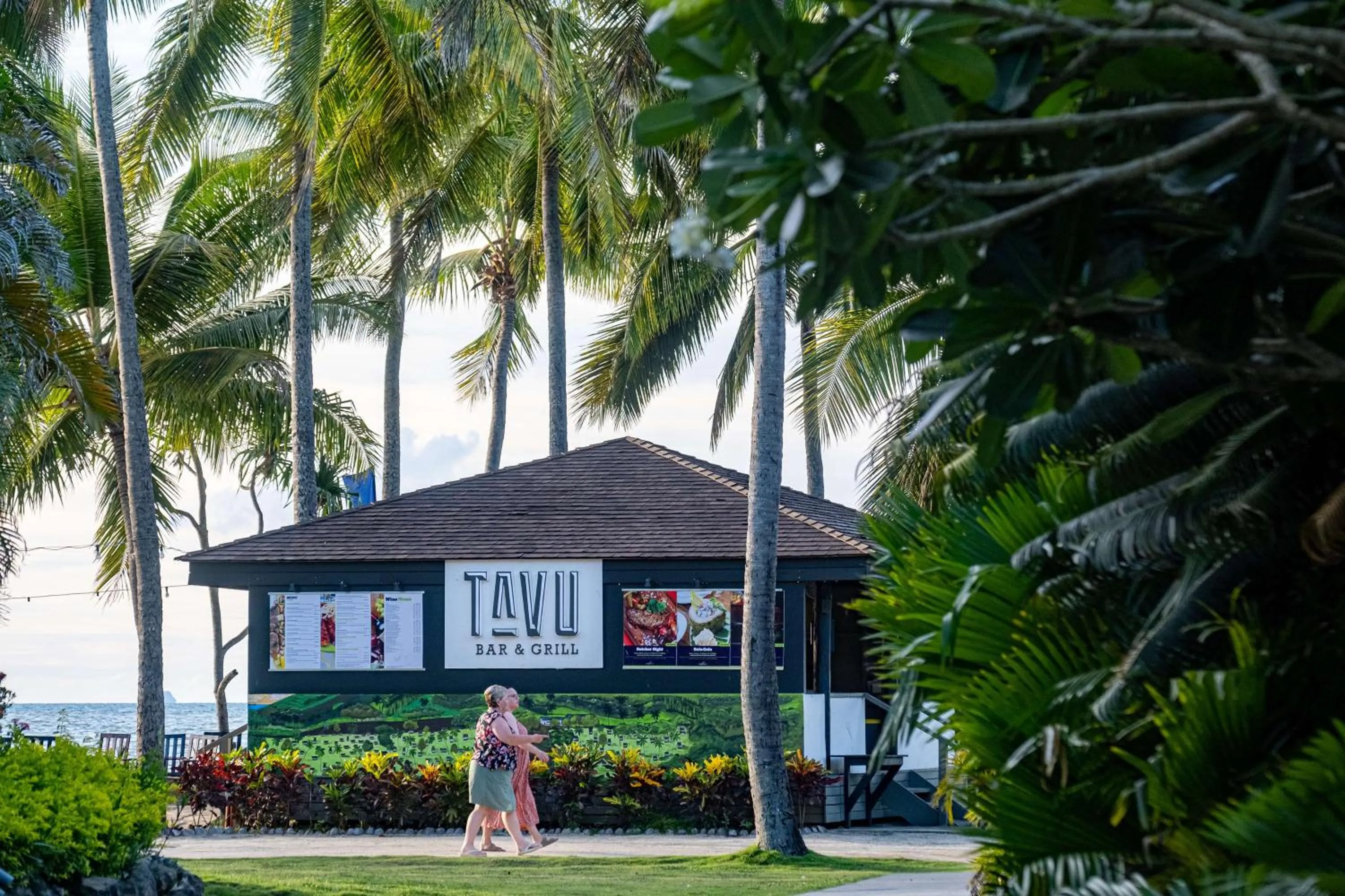 Lounge or bar in DoubleTree by Hilton Fiji - Sonaisali Island
