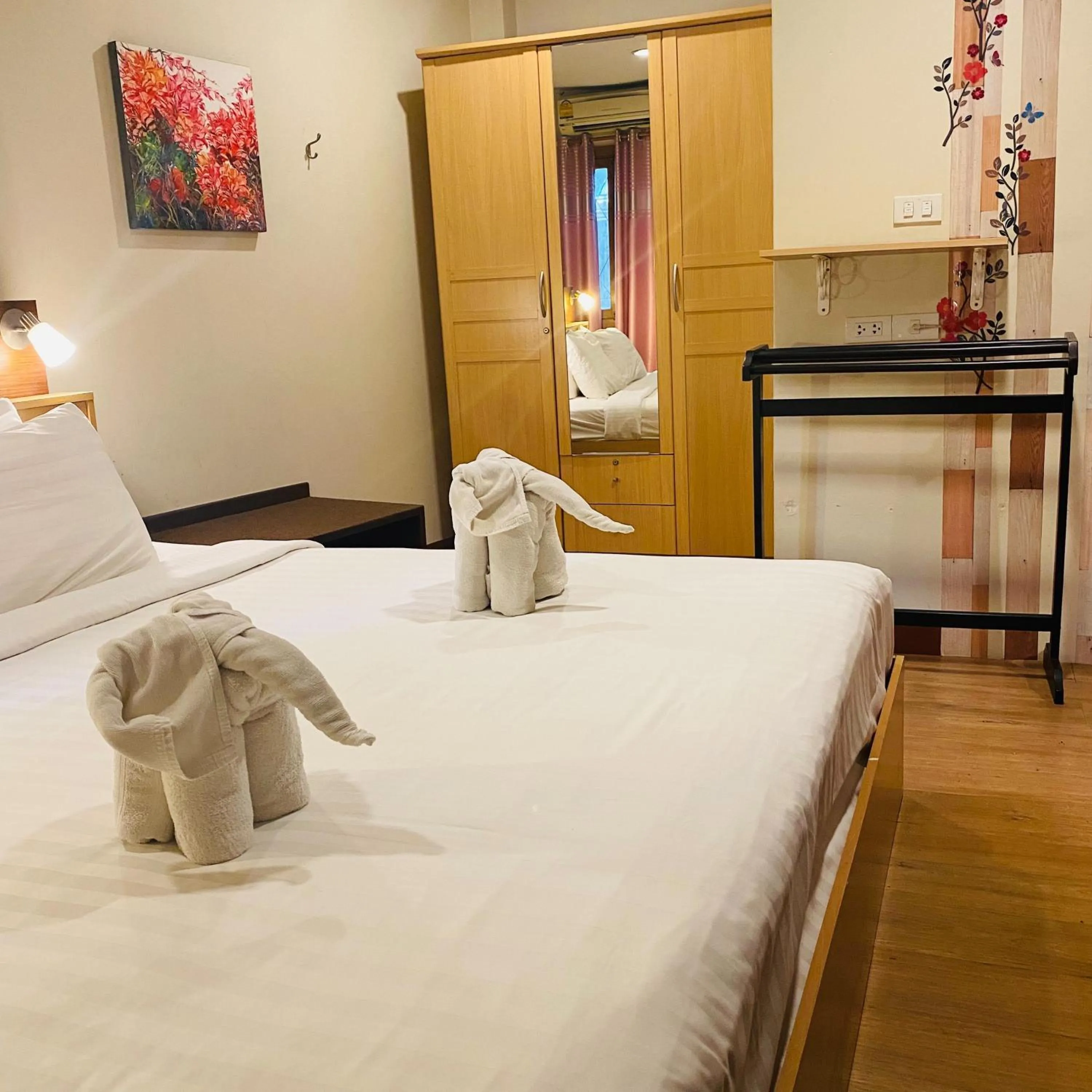 Photo of the whole room, Bed in Vieng Mantra Hotel