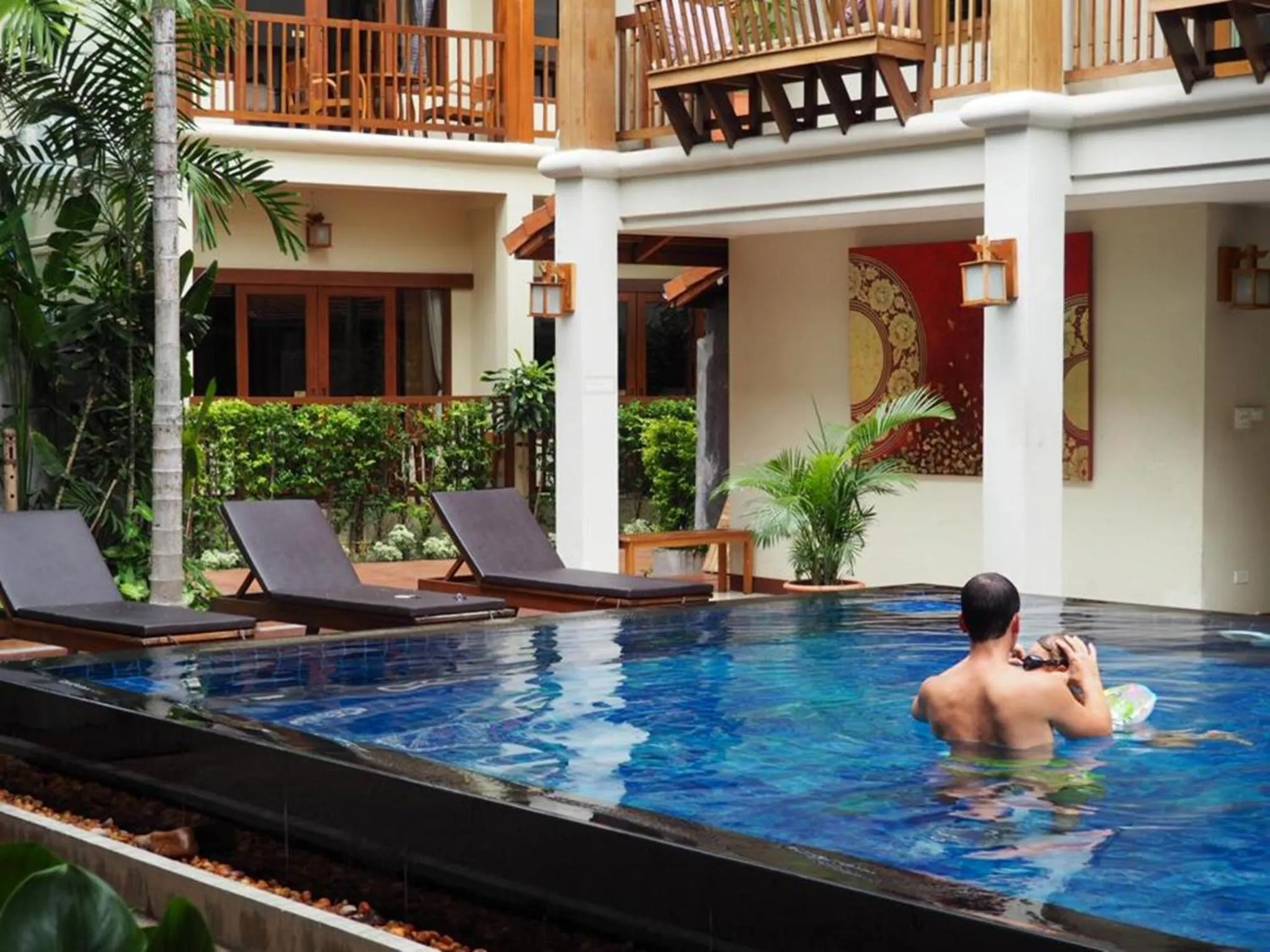 Swimming pool in Vieng Mantra Hotel