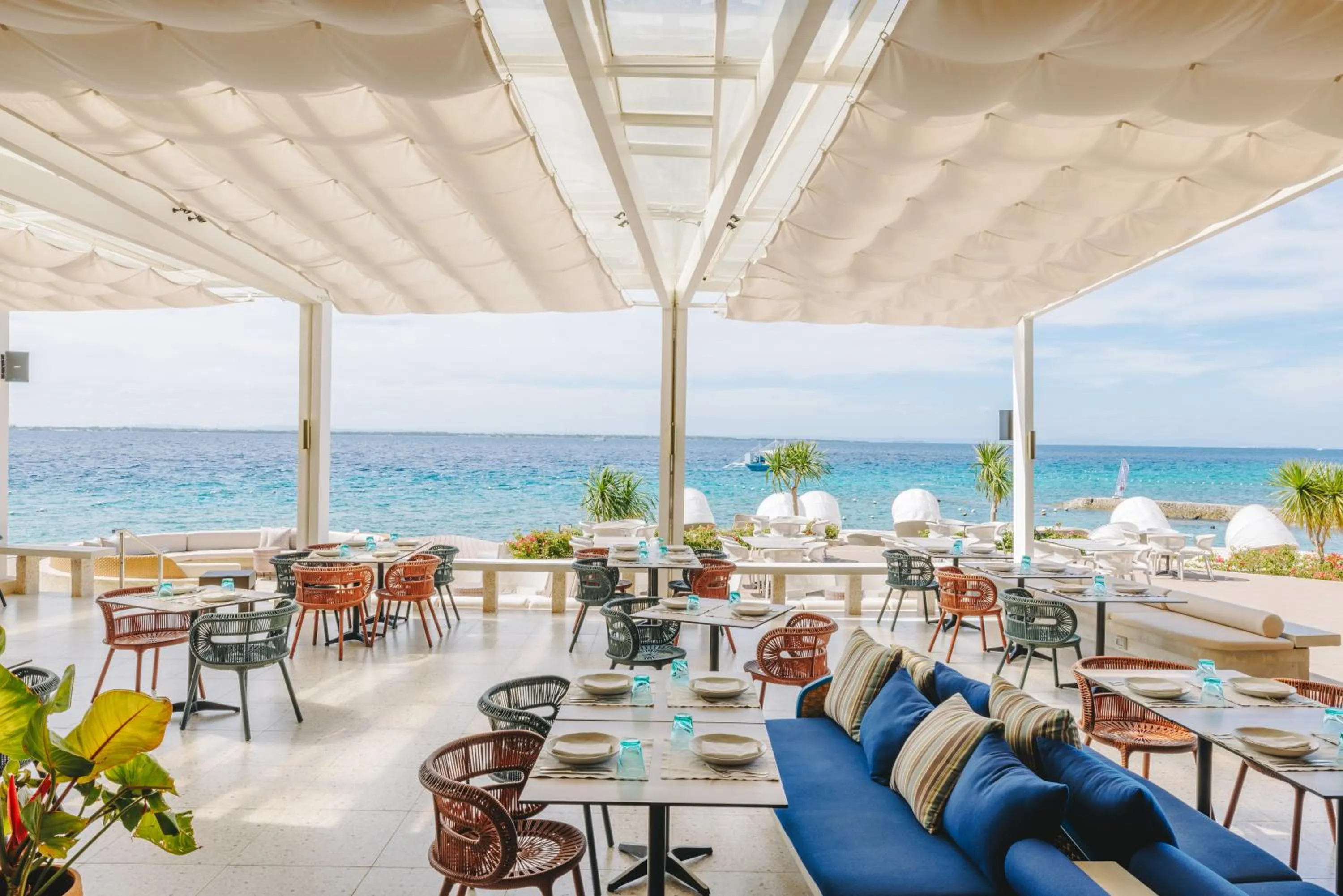 Restaurant/places to eat in Crimson Resort and Spa - Mactan Island, Cebu