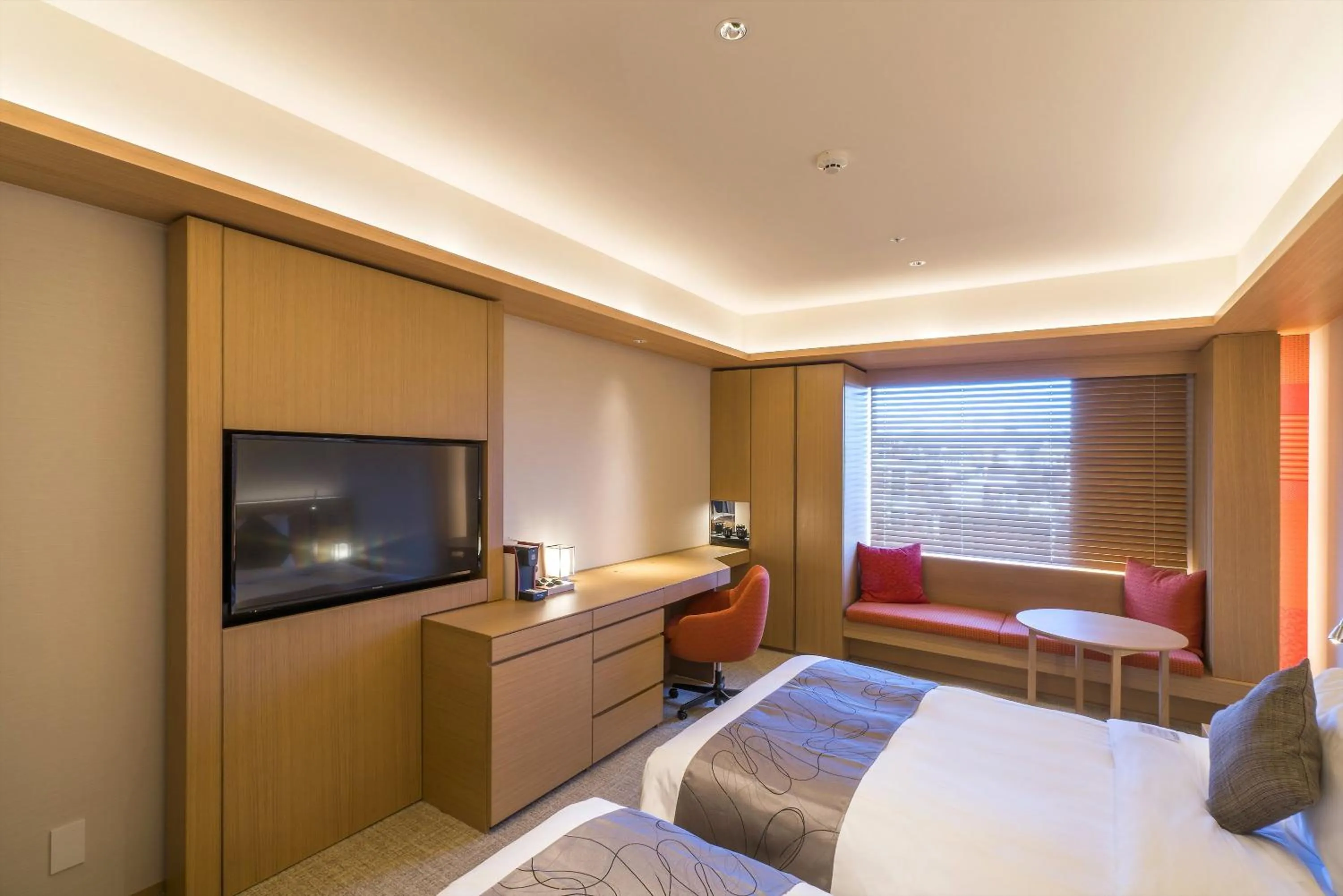 Photo of the whole room, Bed in ANA Crowne Plaza Hotel Kyoto by IHG