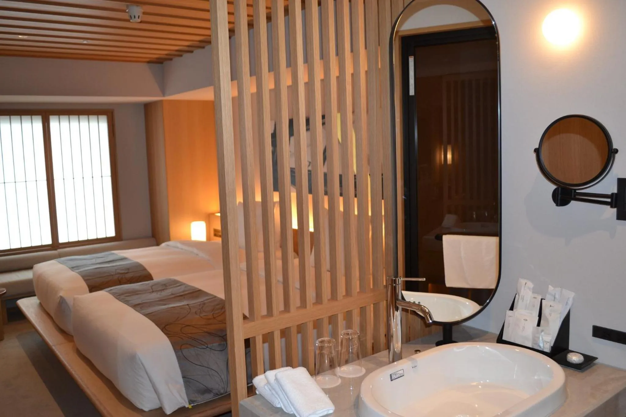 Photo of the whole room in ANA Crowne Plaza Hotel Kyoto by IHG