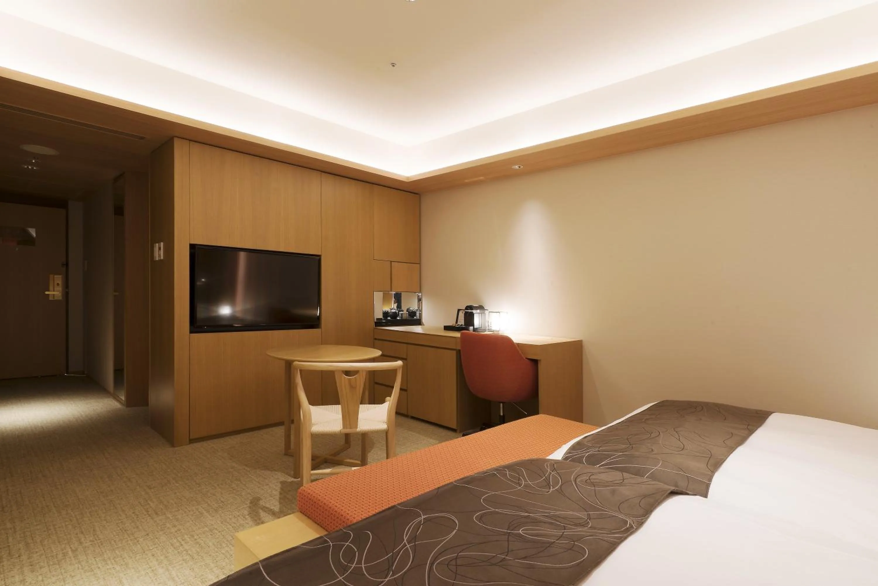 Photo of the whole room, Bed in ANA Crowne Plaza Hotel Kyoto by IHG