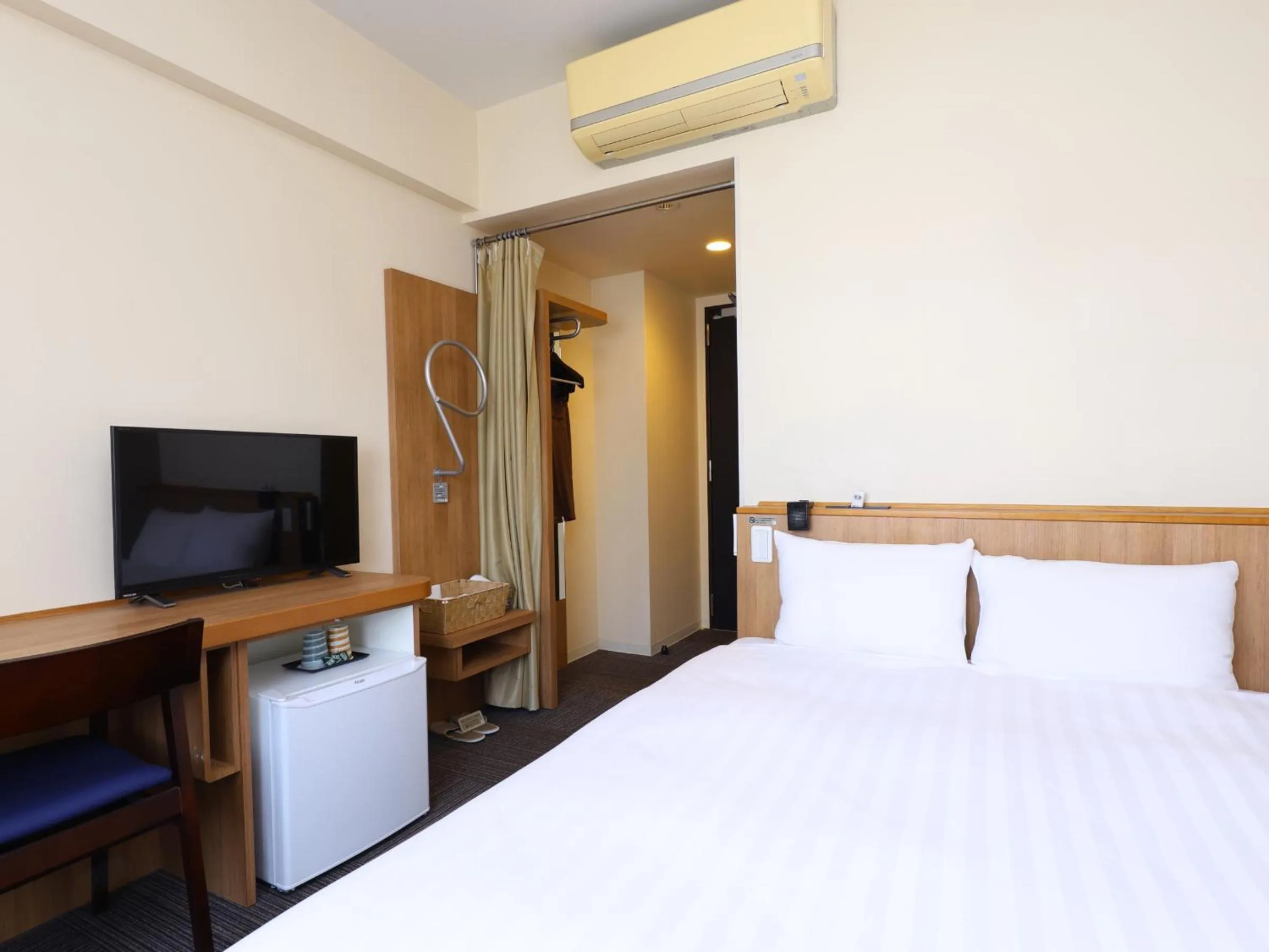 Photo of the whole room, Bed in Dormy Inn Express Mikawaanjo