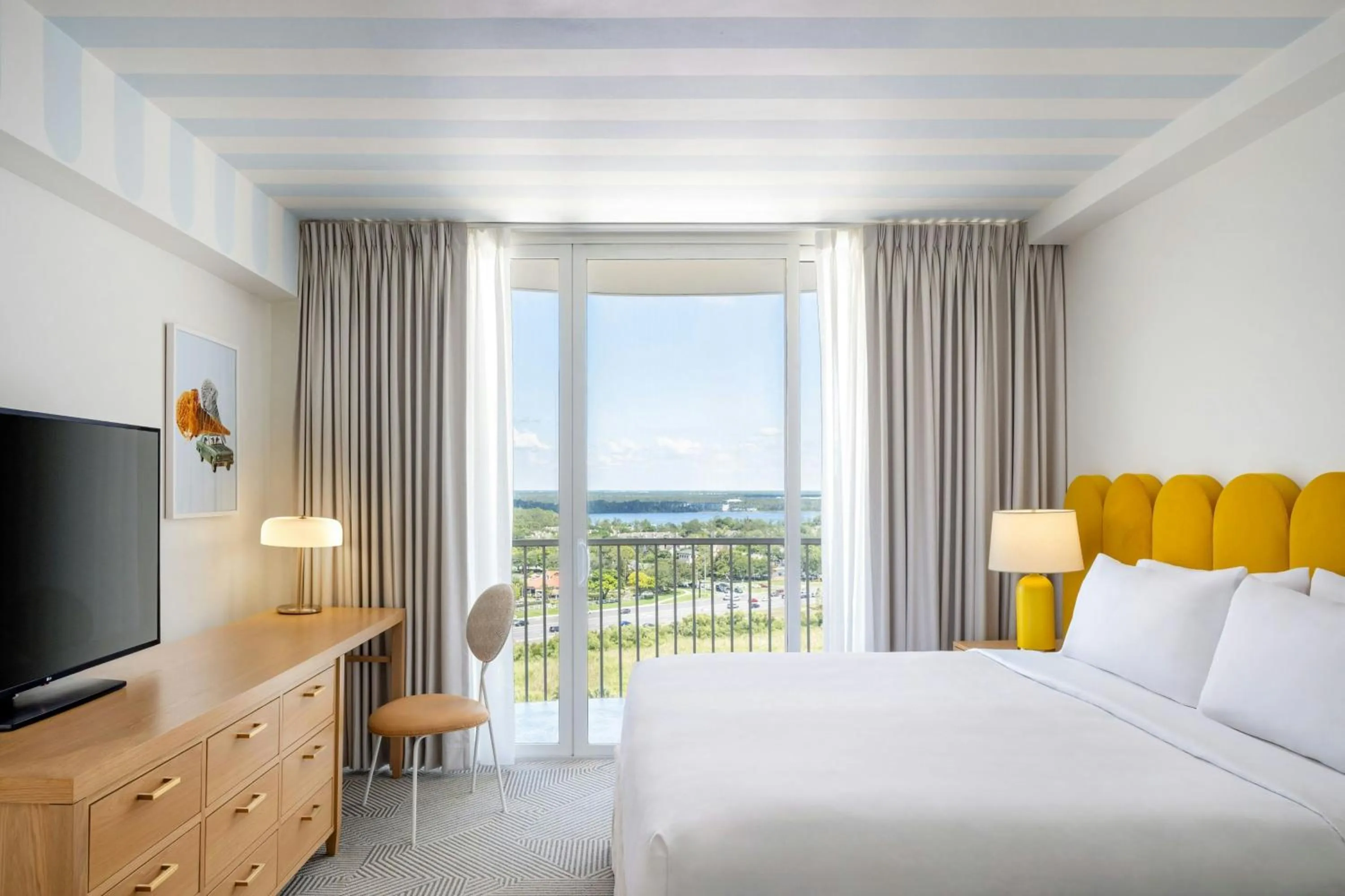 Bedroom, Bed in Renaissance Orlando Resort - Disney Springs Area