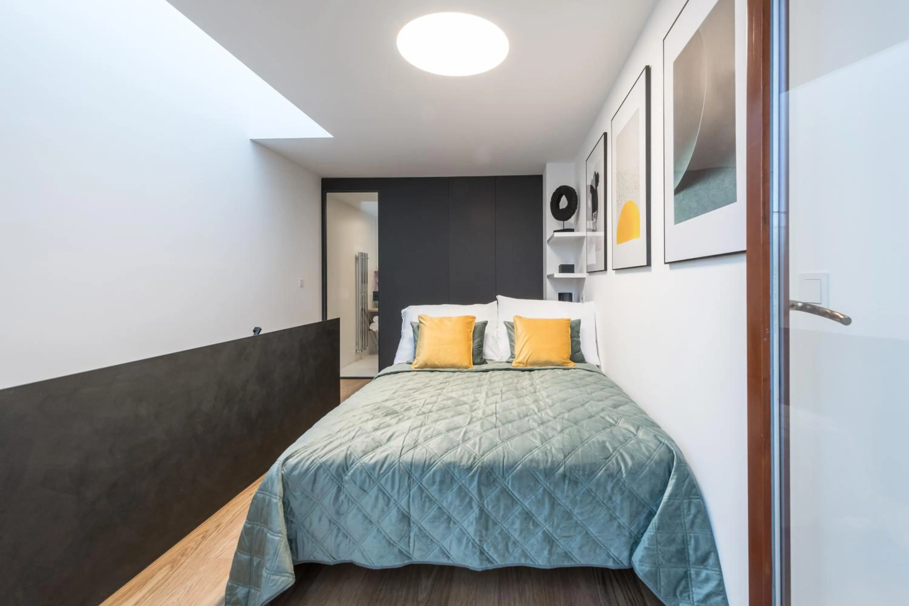 Bed in Fully renovated stylish duplex in a convenient location