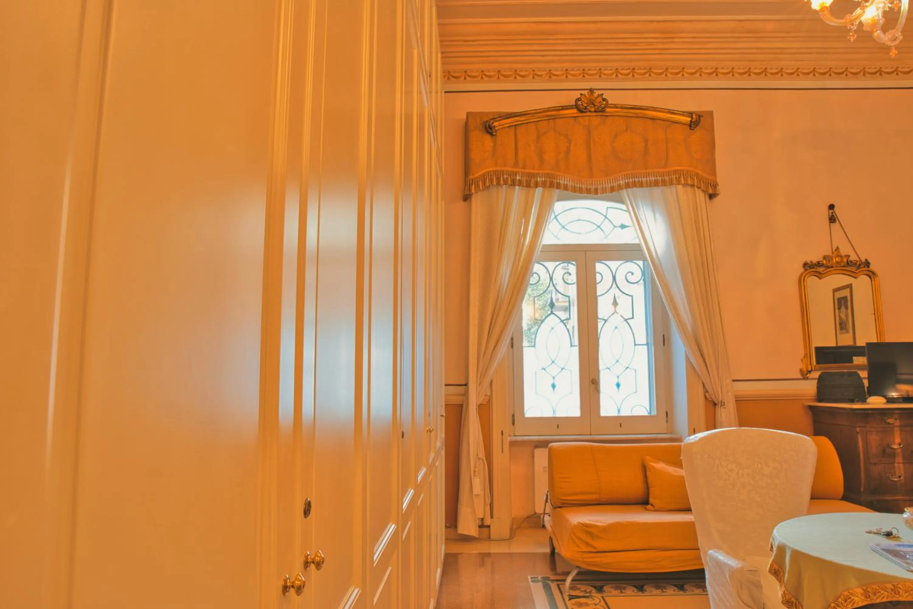 wardrobe in B&B Flora House