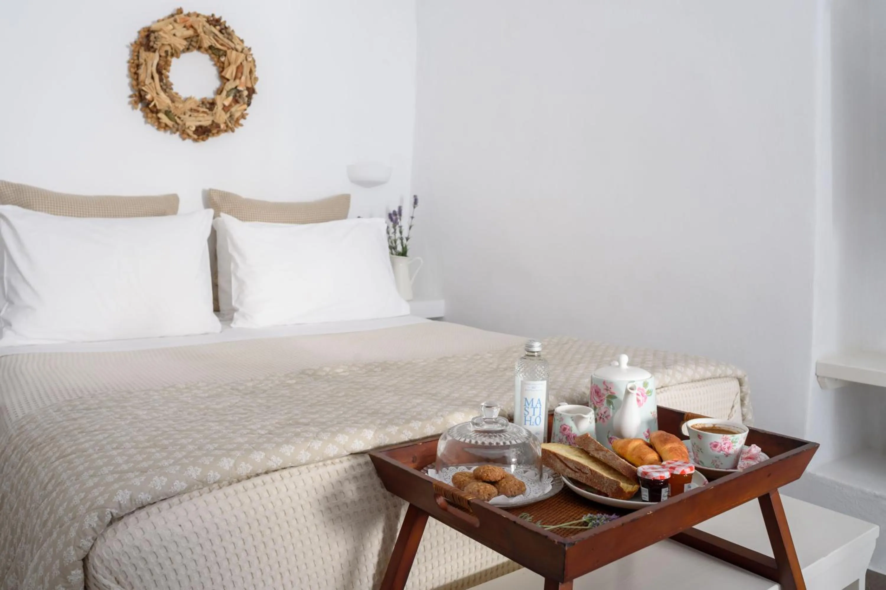 Photo of the whole room, Bed in Arvanitis Cave Village