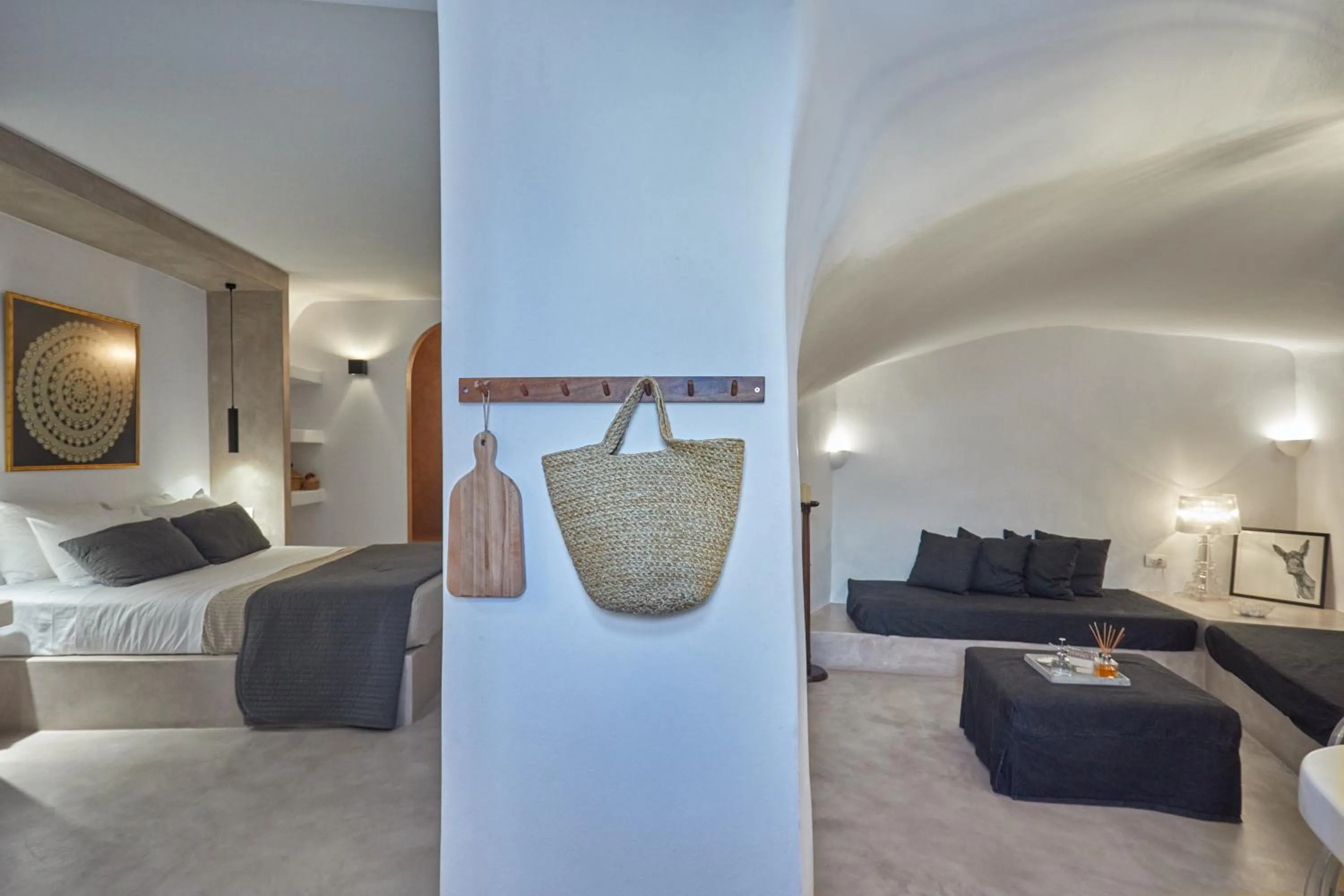 Photo of the whole room, Bed in Arvanitis Cave Village