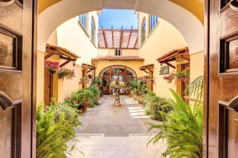 Patio in Hotel La Badia
