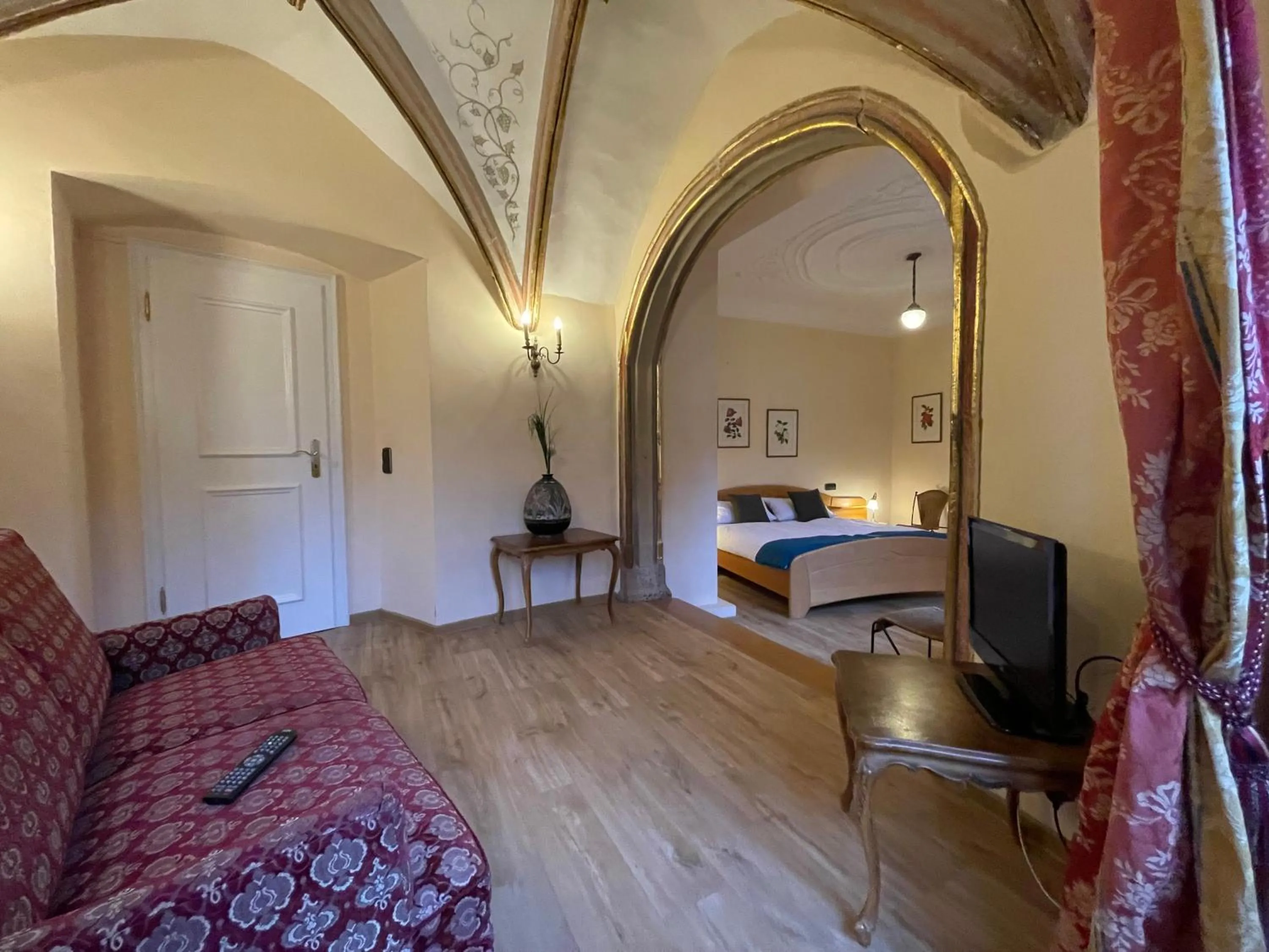 Living room, Bed in Hotel Schloss Zell