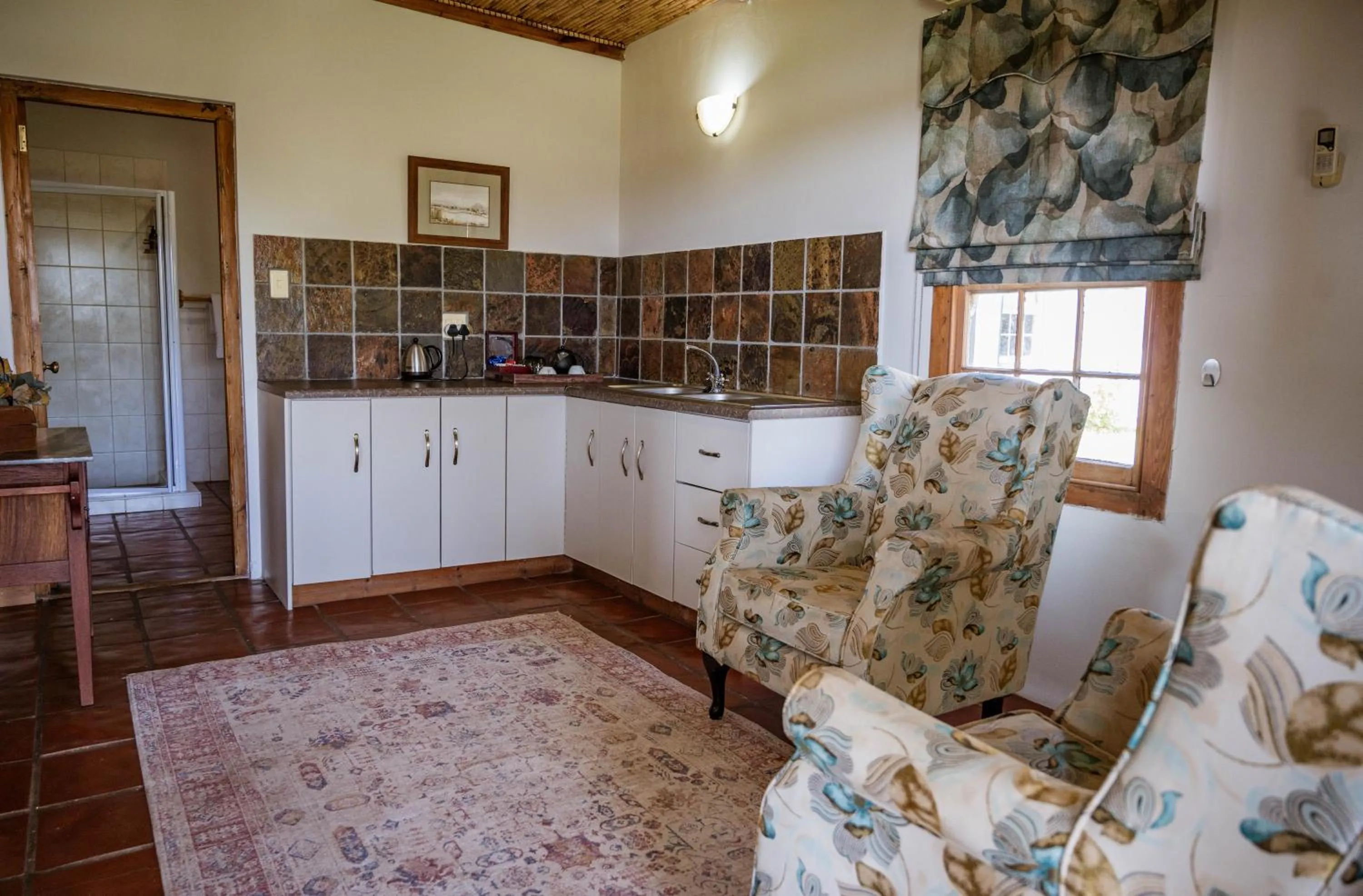 Kitchen or kitchenette in De Denne Country Guest House