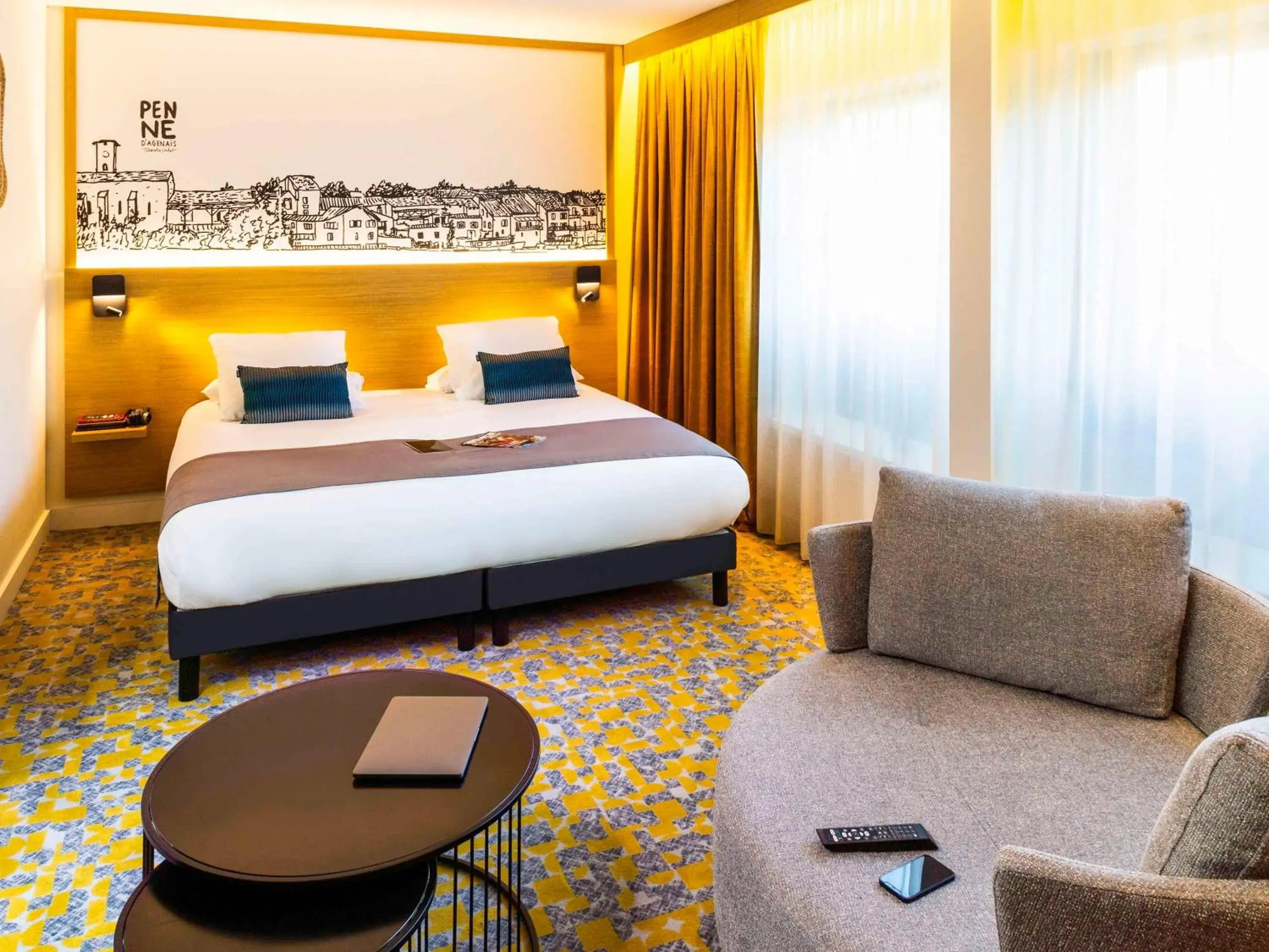 Privilege Double Room with Pool View in Mercure Agen Centre Privilege Double Room with Pool View in Mercure Agen Centre