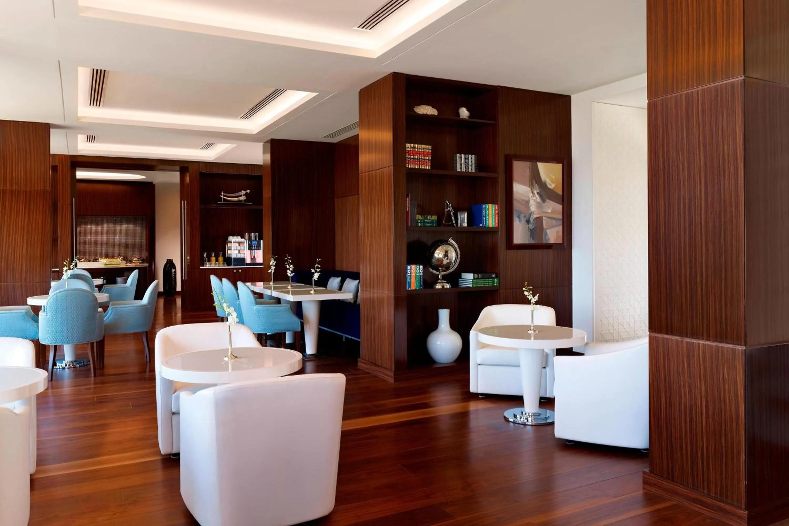 Lounge or bar in Le Meridien Al Khobar