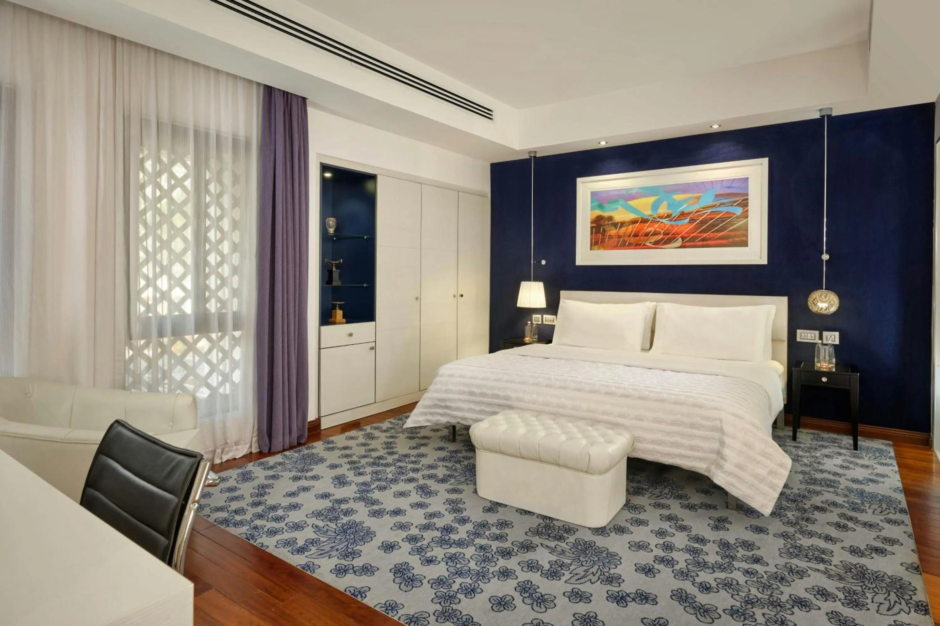 Bedroom, Bed in Le Meridien Al Khobar