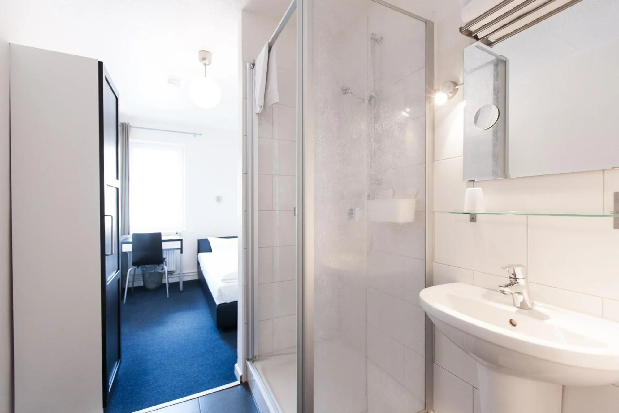 Bathroom in Arcade Hotel & Hostel Hamburg