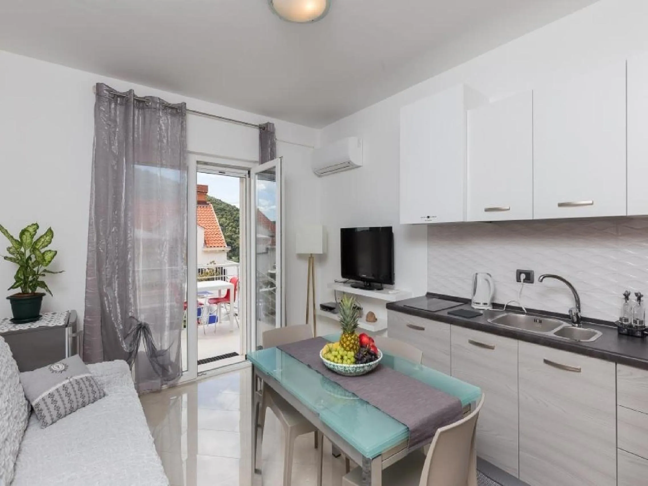 Kitchen or kitchenette in Stuck in the Moment Apartment