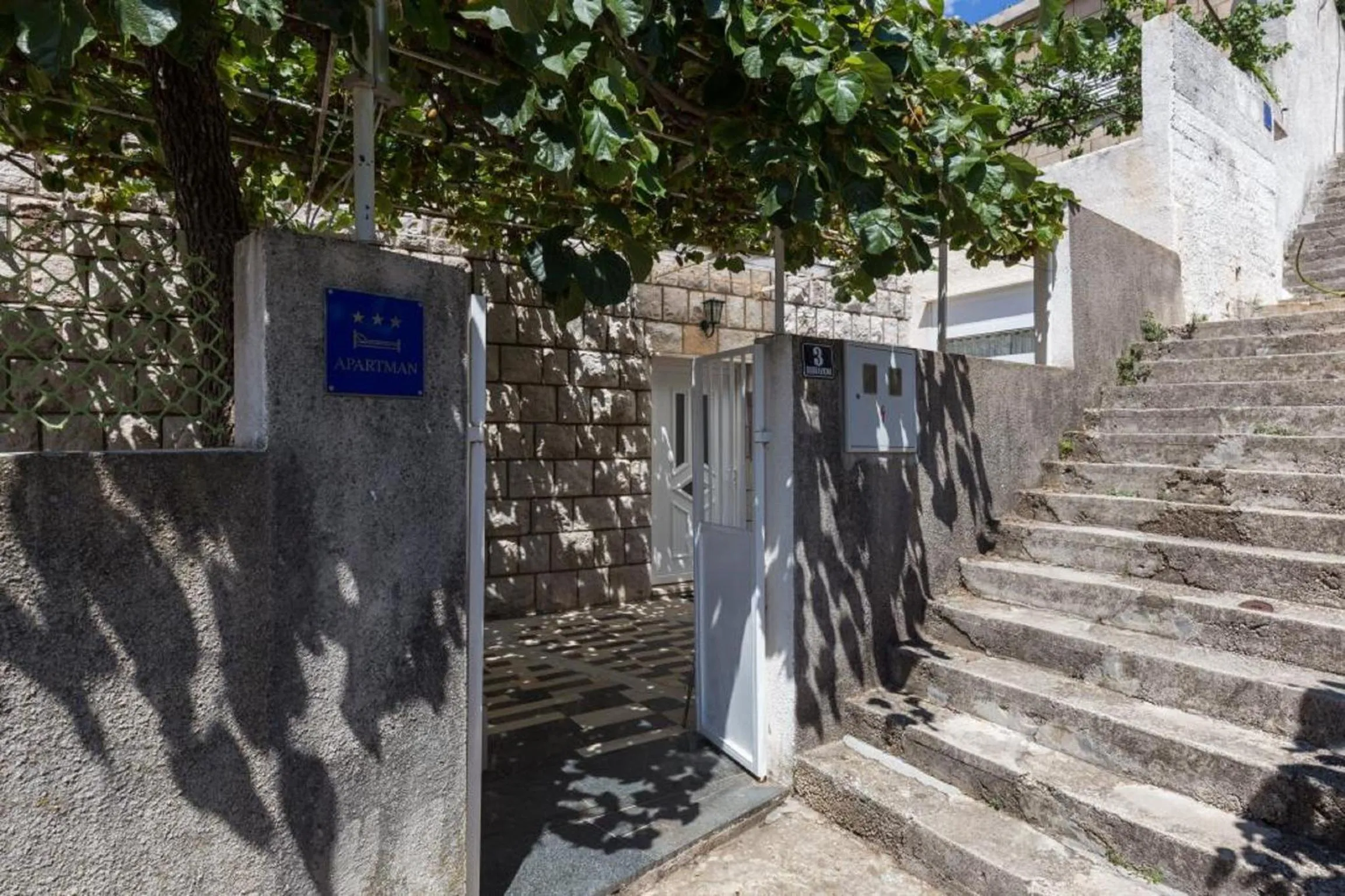 Facade/entrance in Stuck in the Moment Apartment