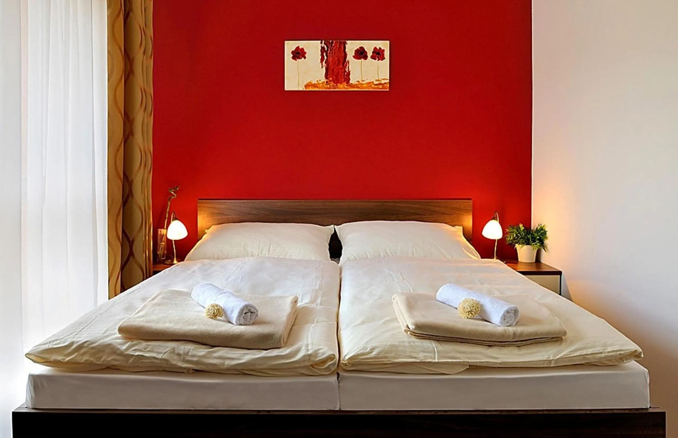 Bed in Melrose Apartments