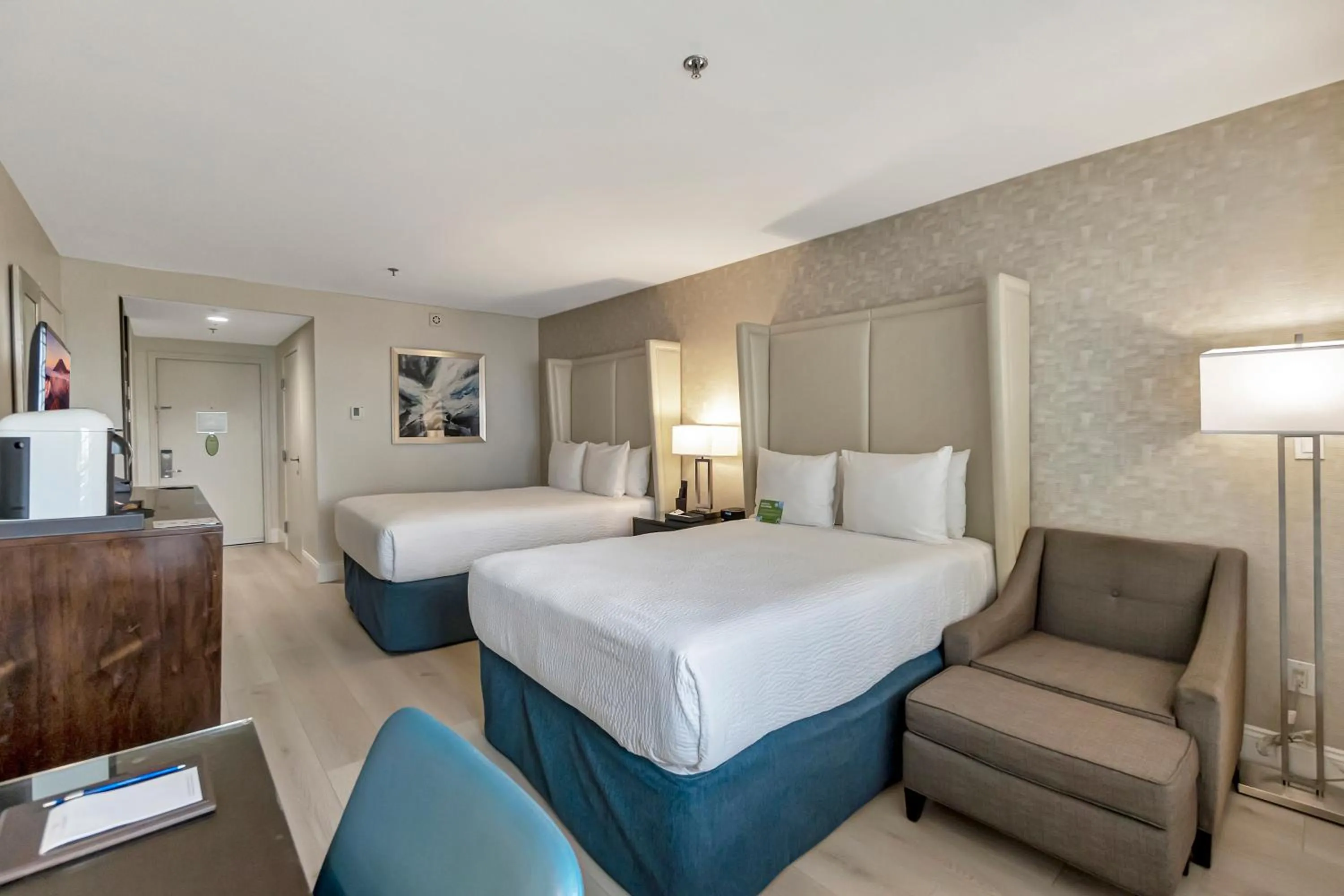 Photo of the whole room, Bed in Ocean View Hotel