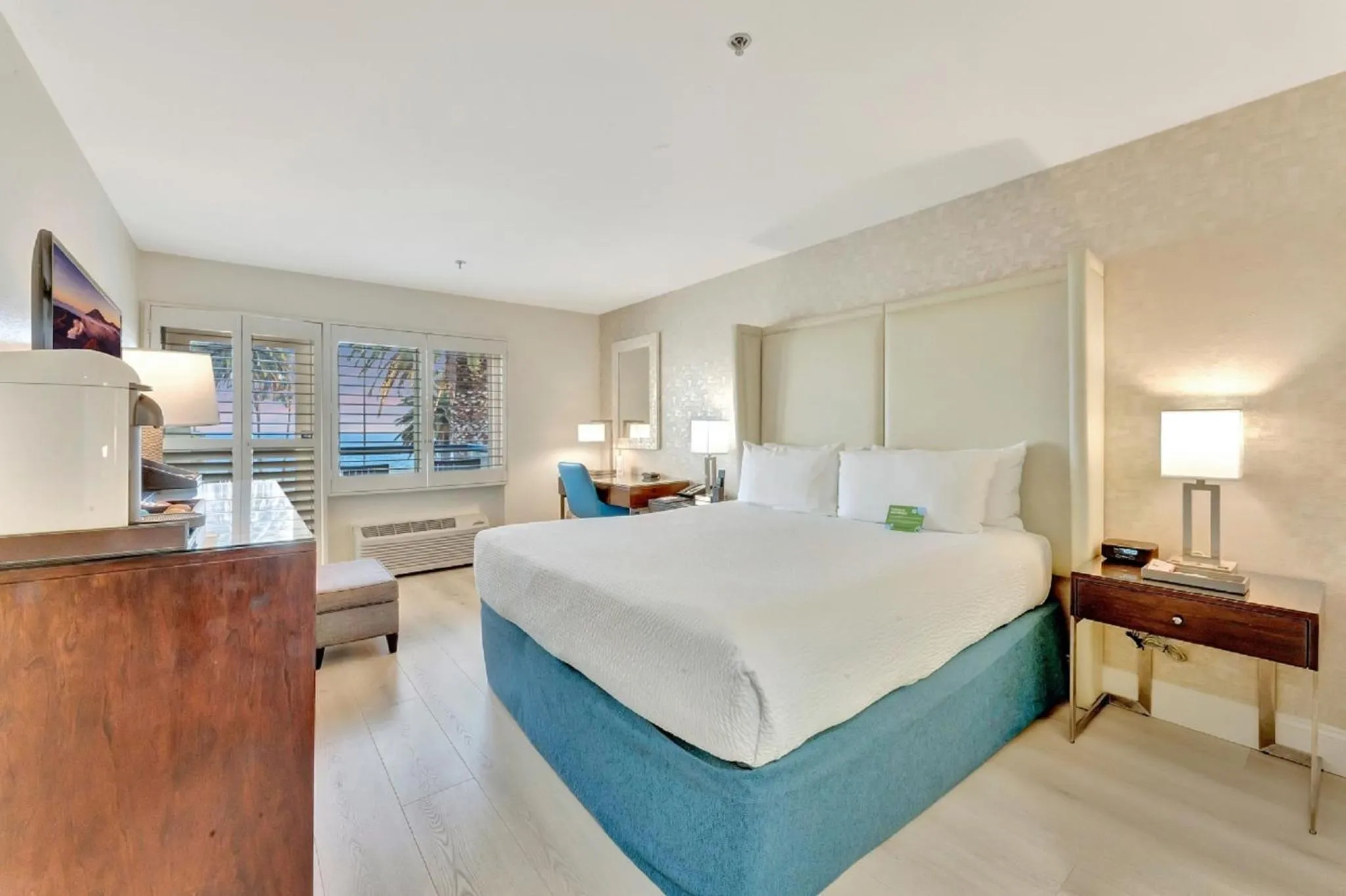 Sea view, Bed in Ocean View Hotel