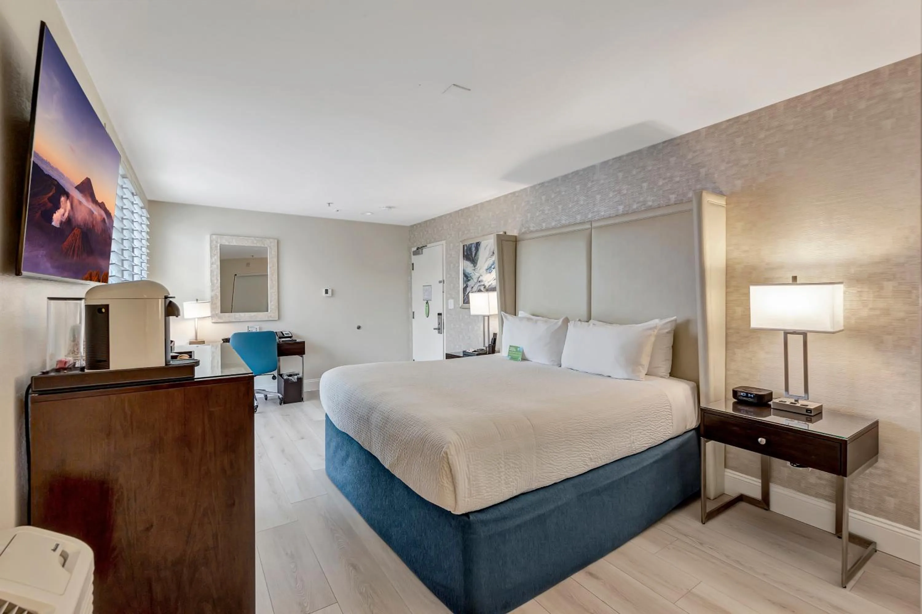 Photo of the whole room, Bed in Ocean View Hotel