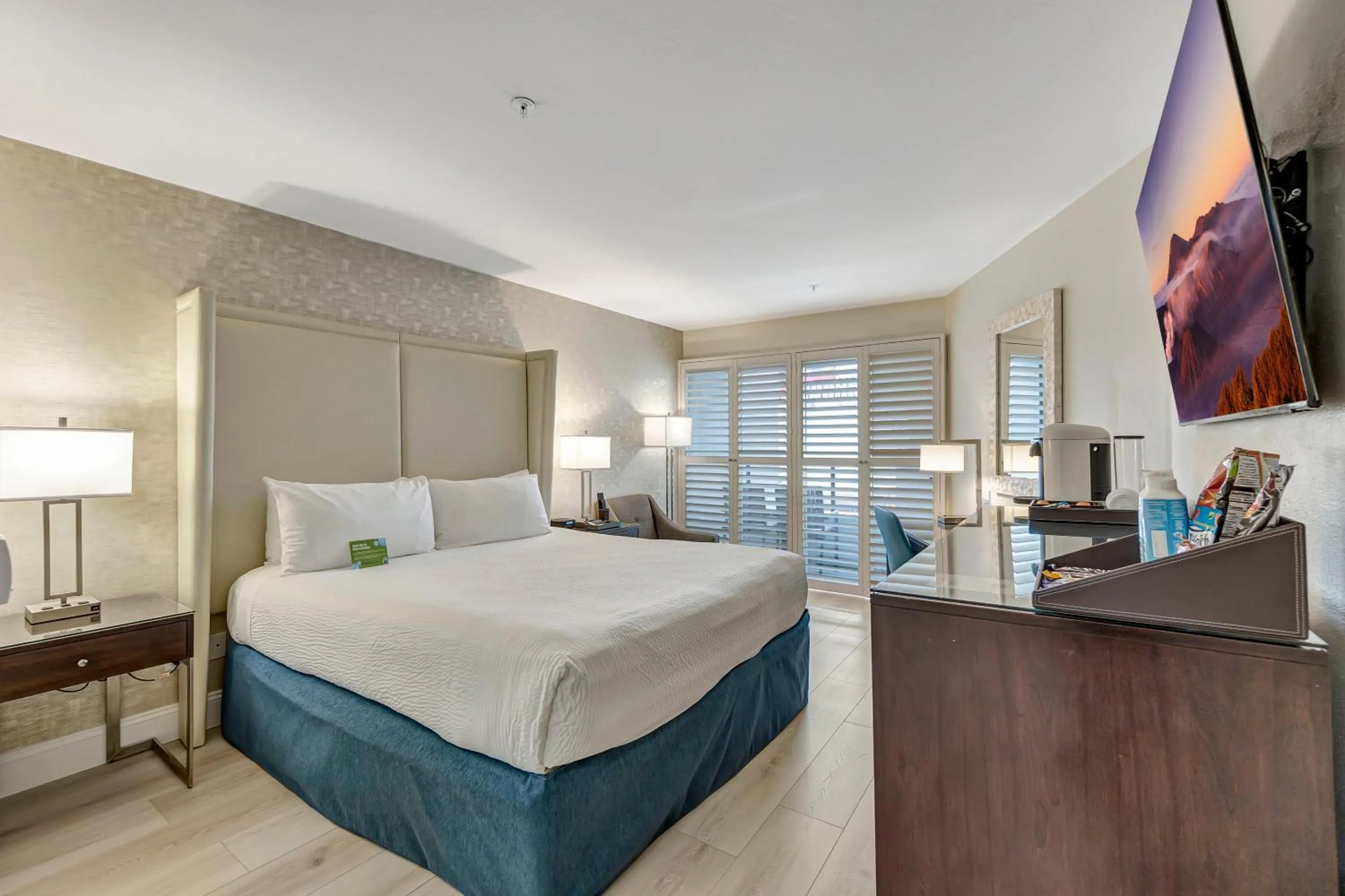 Photo of the whole room, Bed in Ocean View Hotel