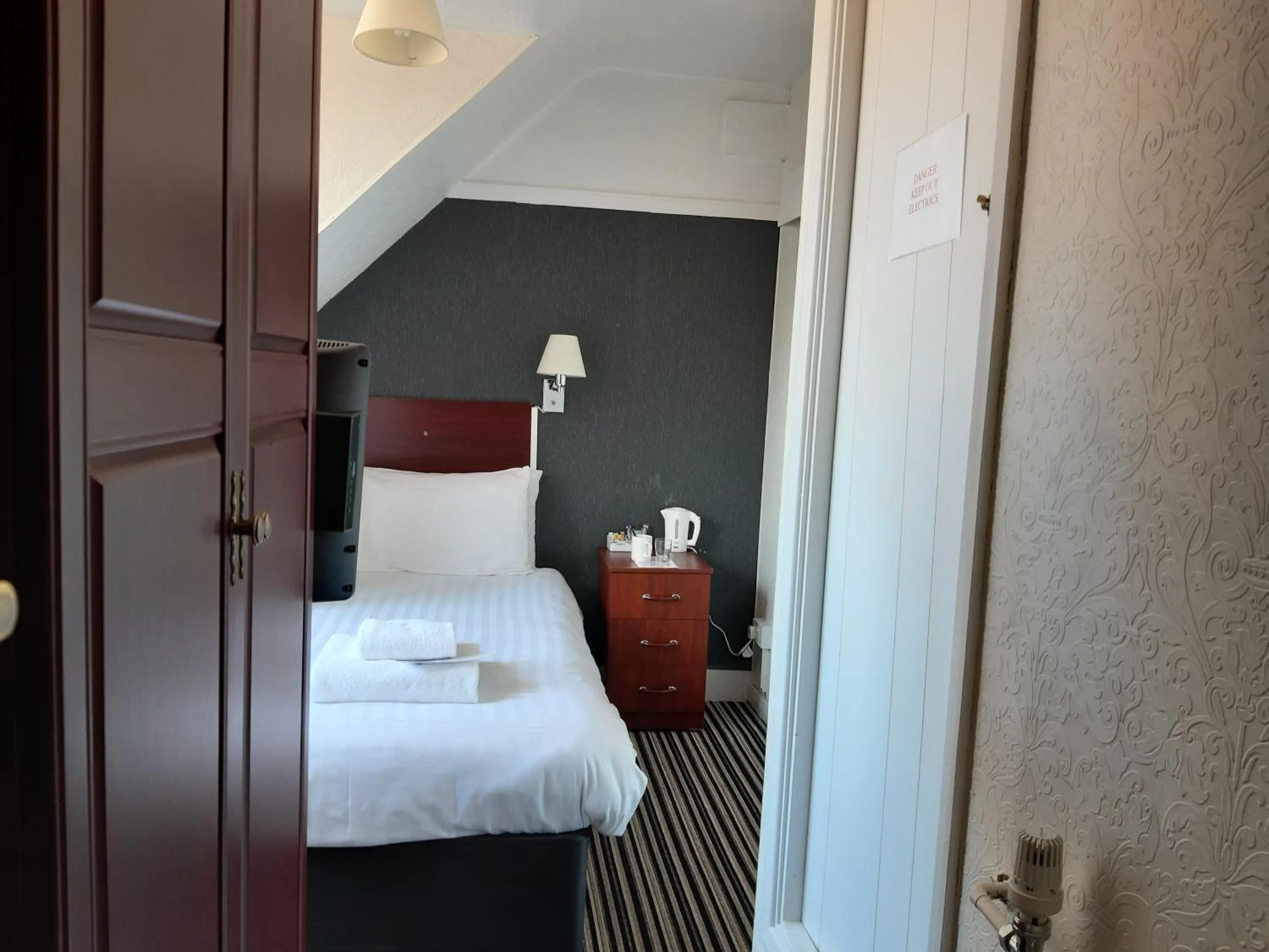 Photo of the whole room, Bed in North Parade Seafront Accommodation