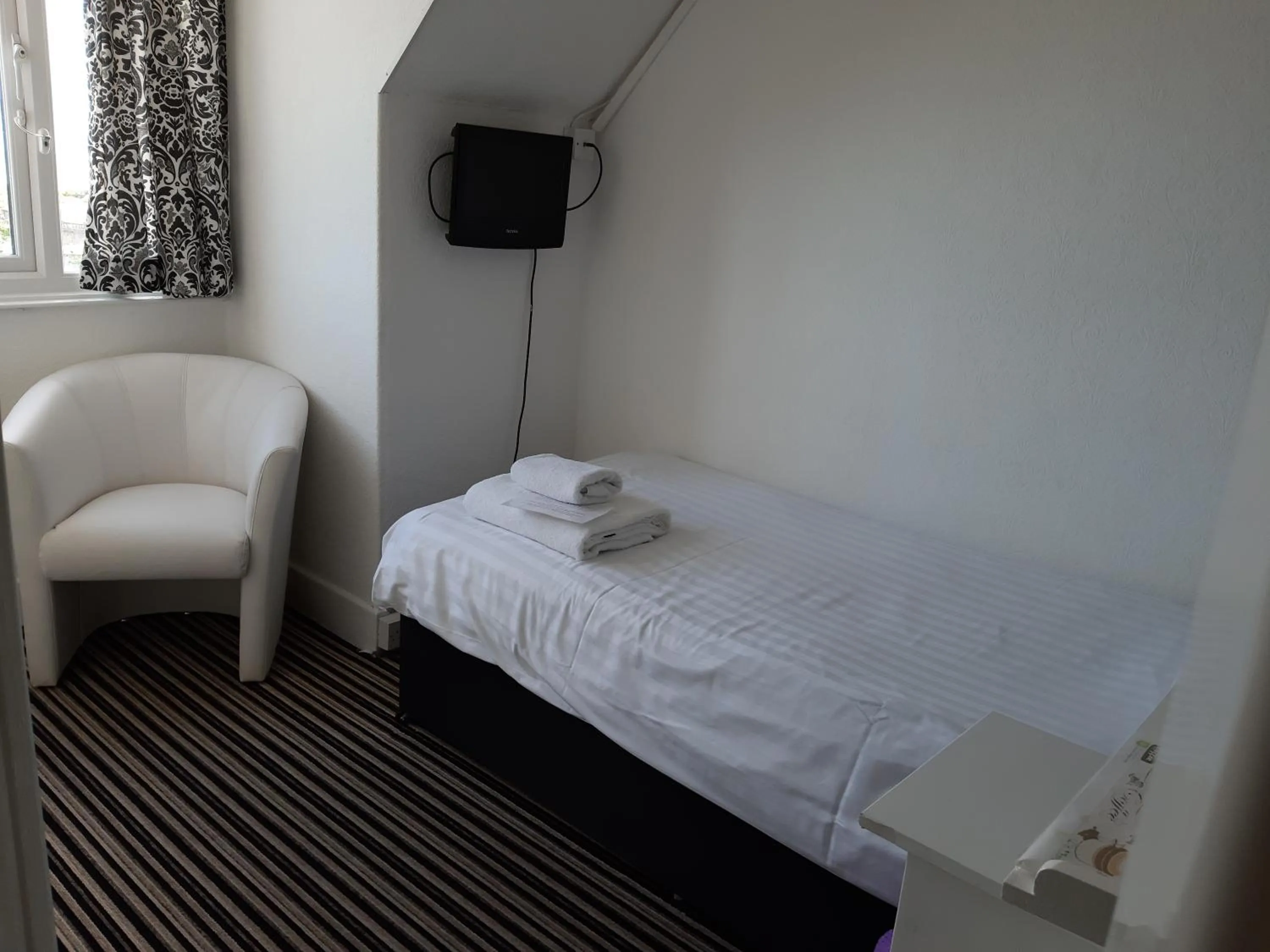 Photo of the whole room, Bed in North Parade Seafront Accommodation