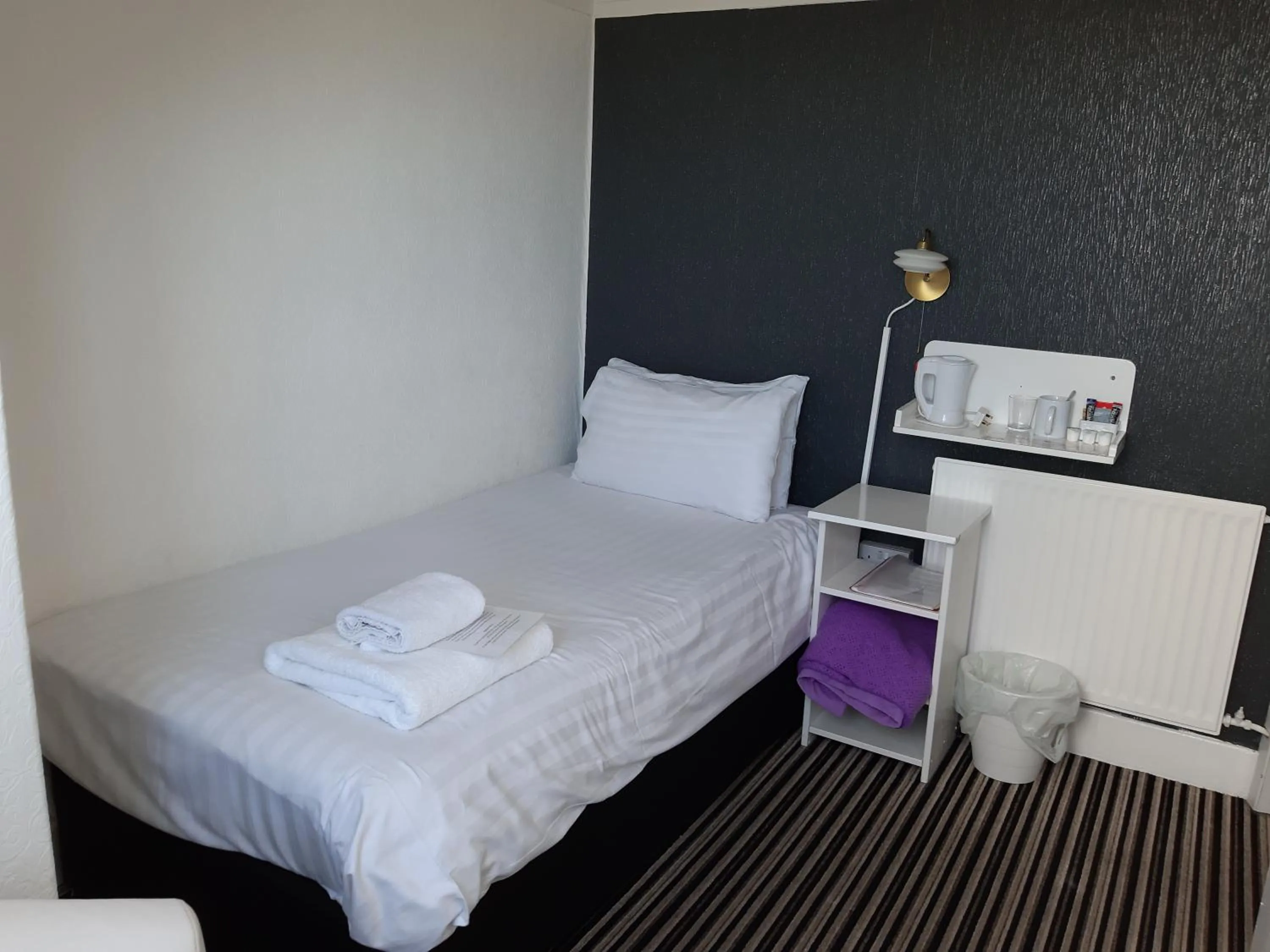 Photo of the whole room, Bed in North Parade Seafront Accommodation