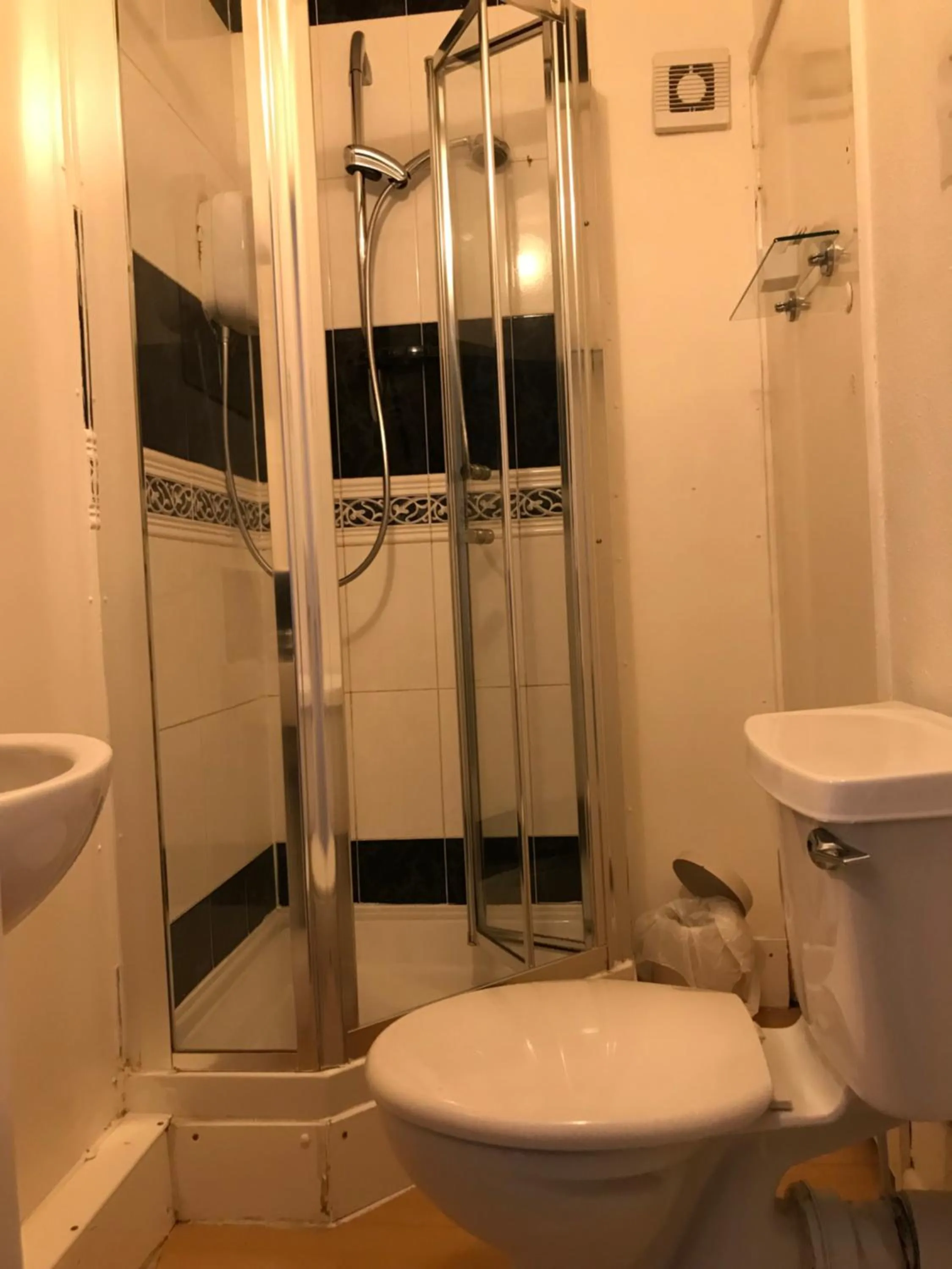 Shower in North Parade Seafront Accommodation
