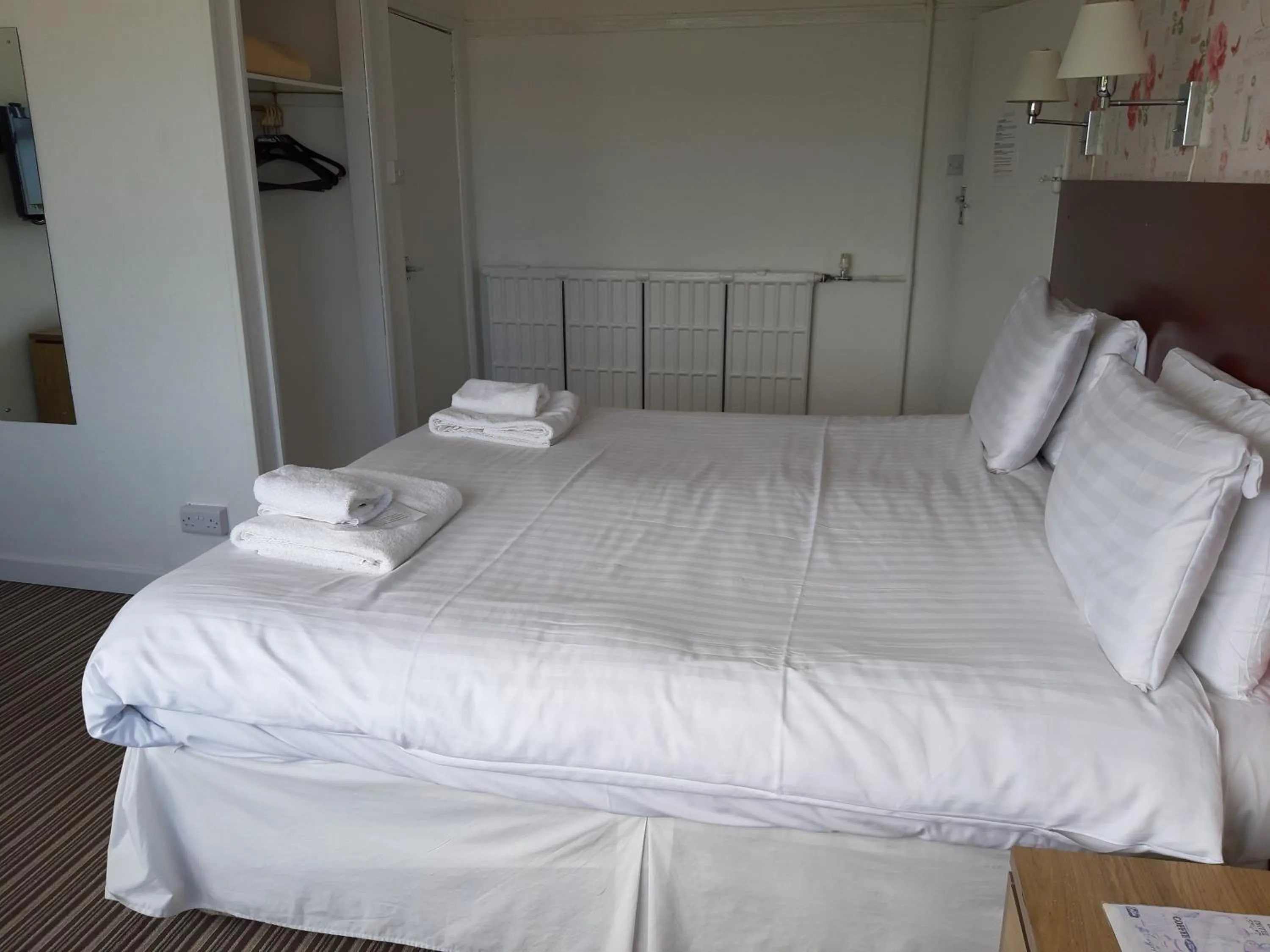 Photo of the whole room, Bed in North Parade Seafront Accommodation