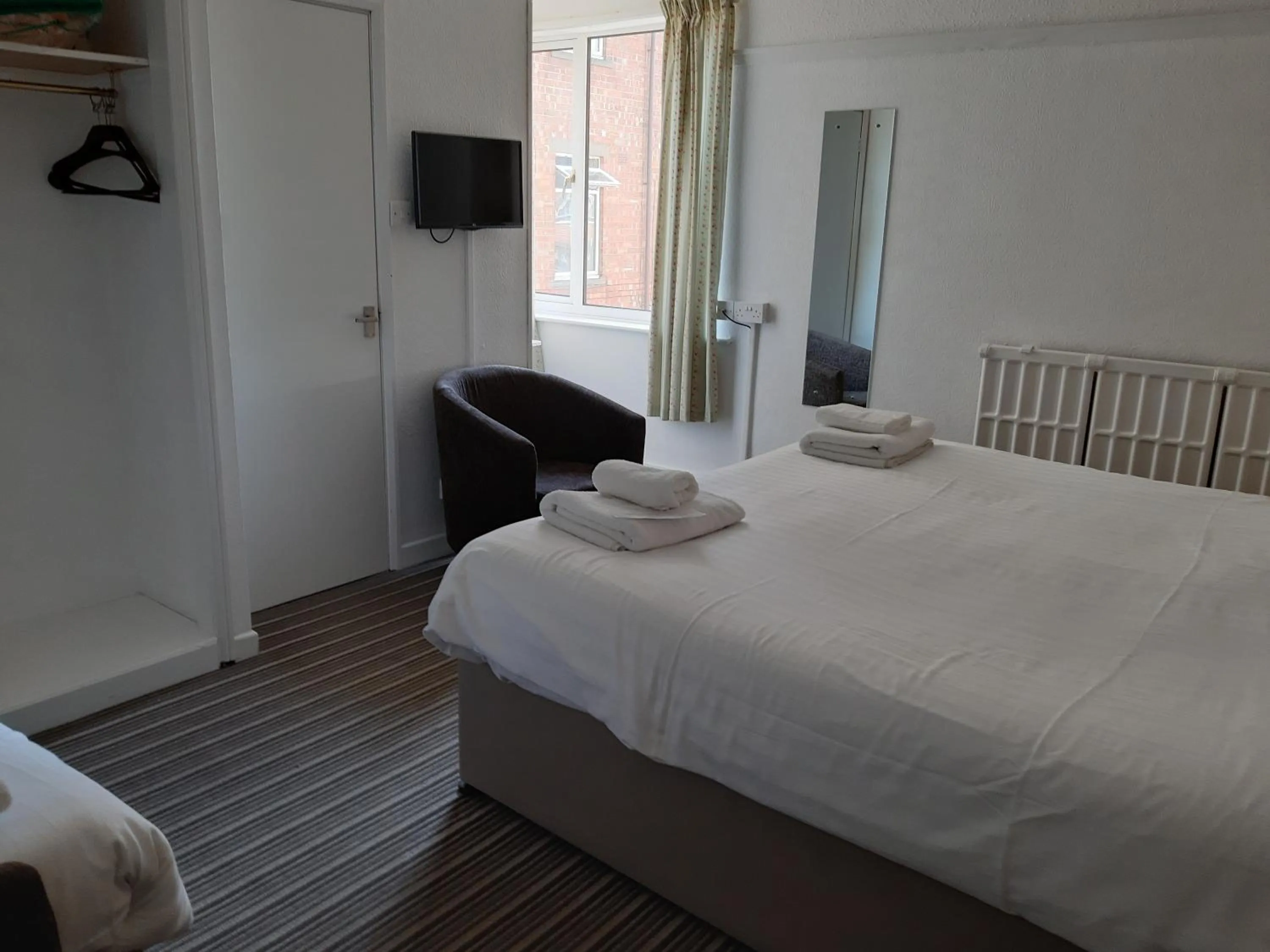 Photo of the whole room, Bed in North Parade Seafront Accommodation