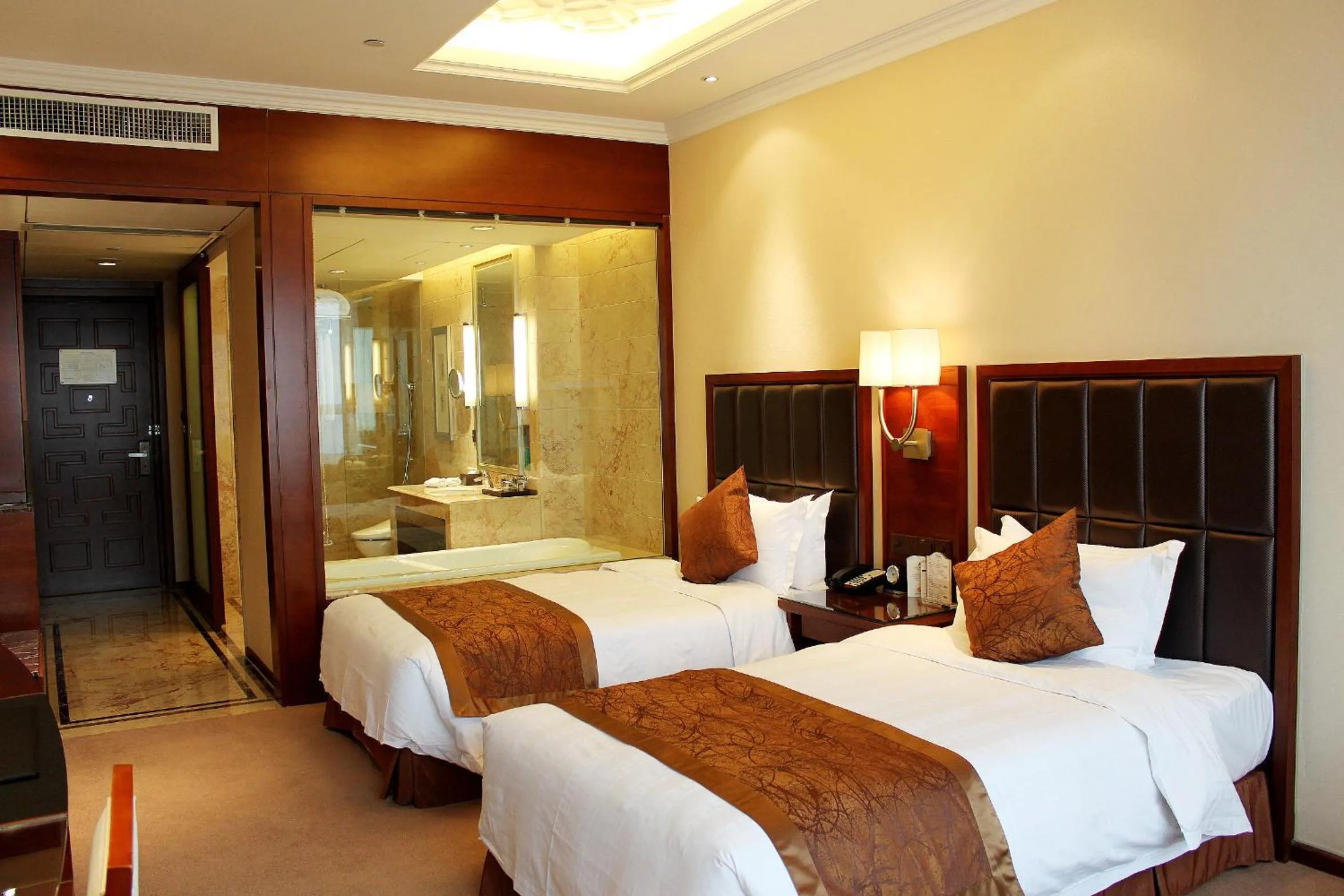 Photo of the whole room, Bed in Hotel Nikko Wuxi