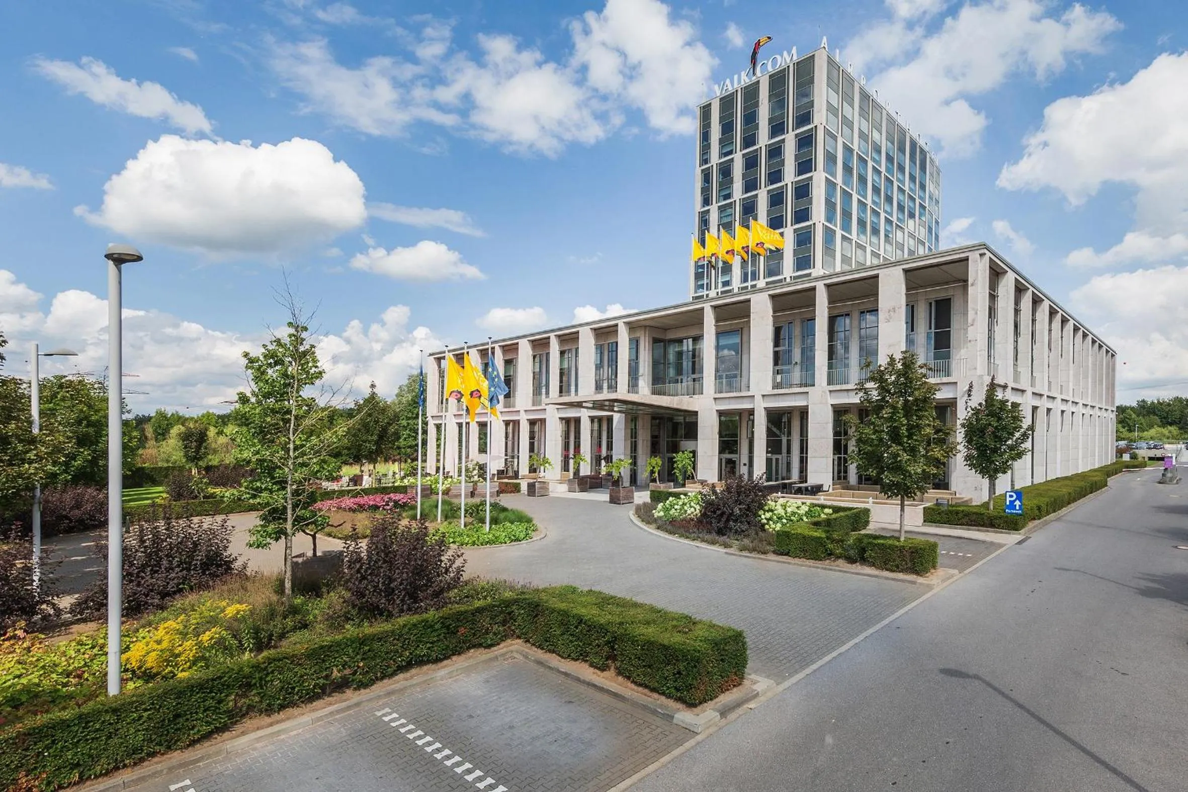 Property building in Van der Valk Hotel Düsseldorf