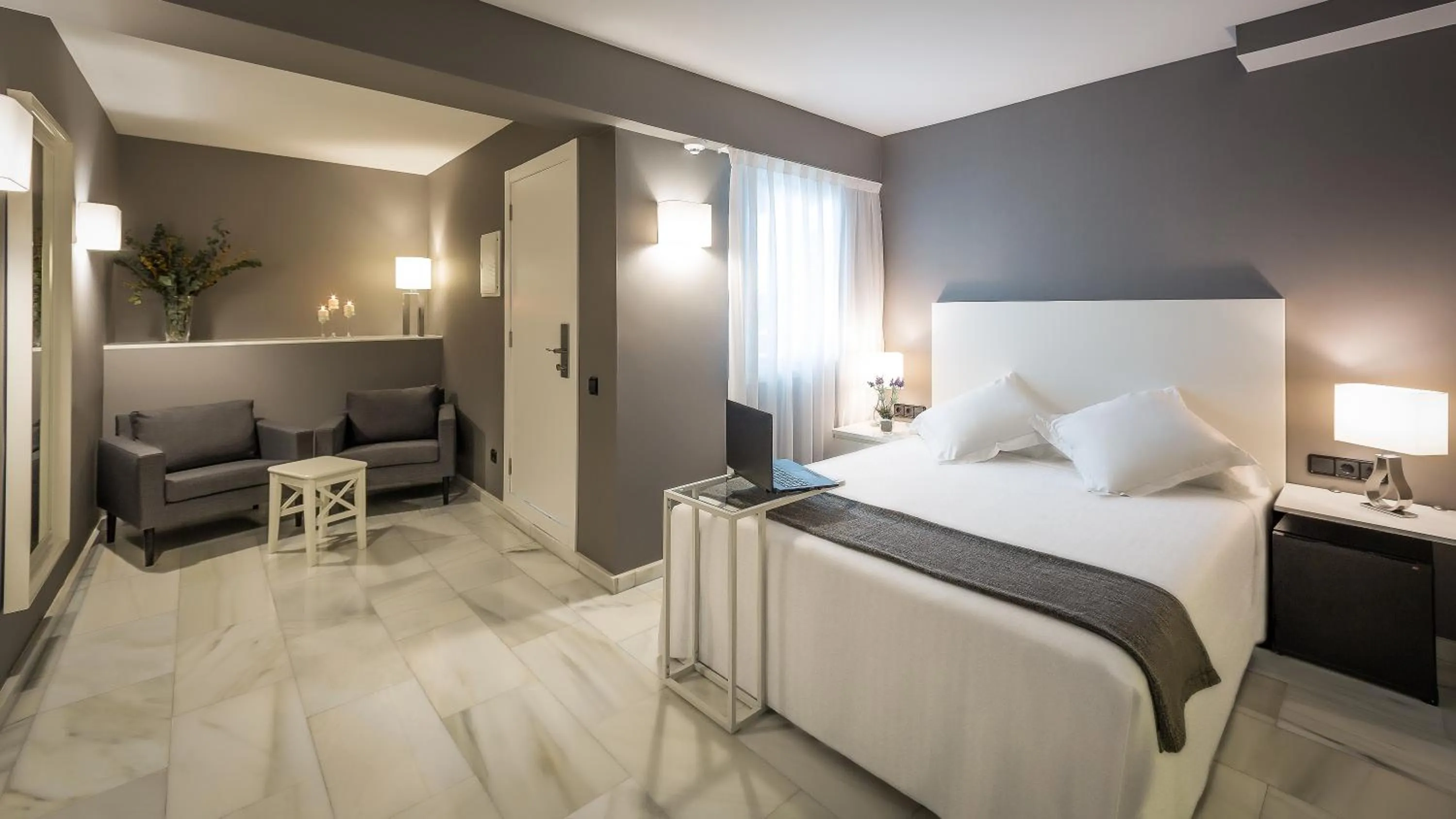 Photo of the whole room, Bed in SM Hotel Teatre Auditori